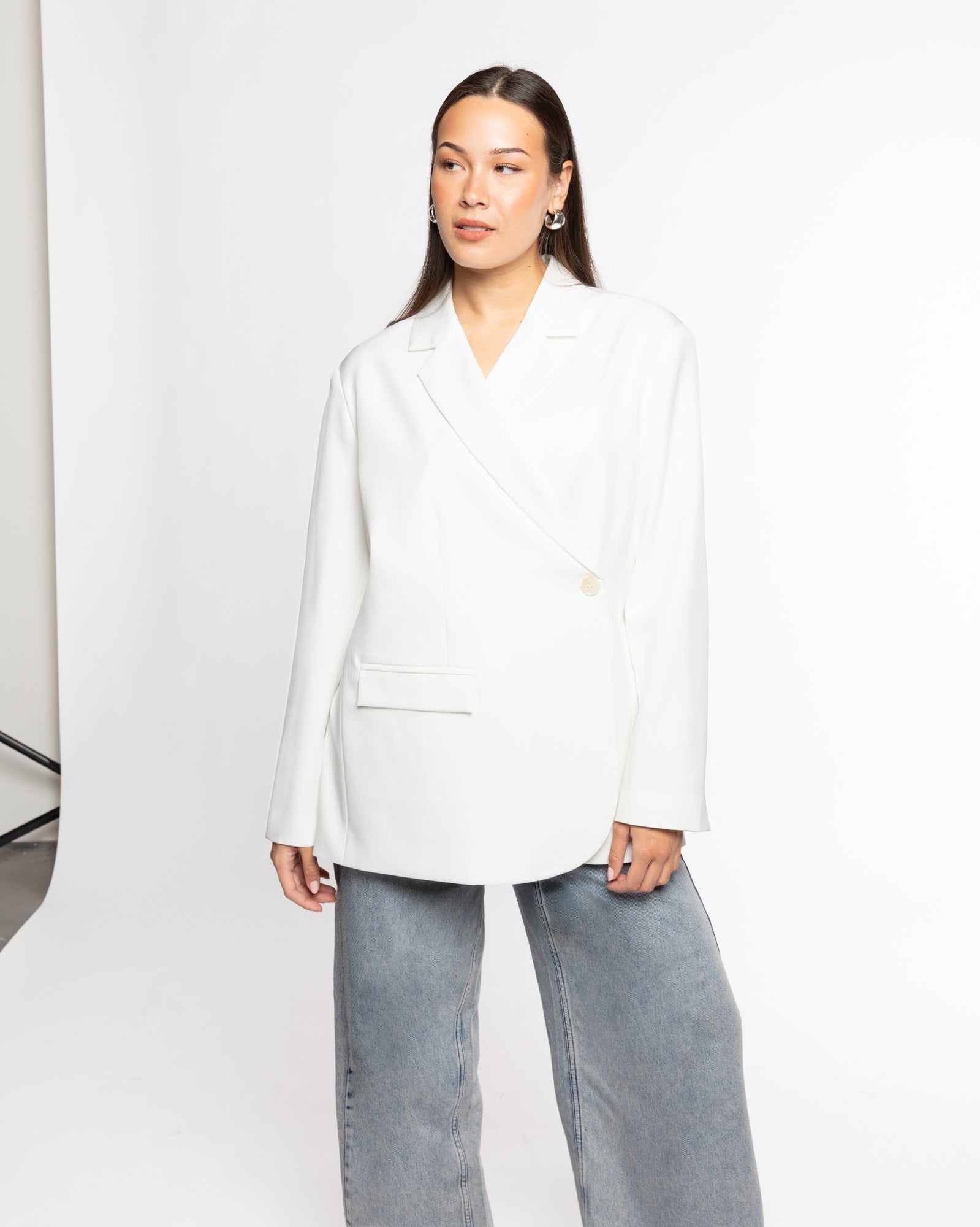 STEVIE OVERSIZED ASYMMETRIC BLAZER CRÈME