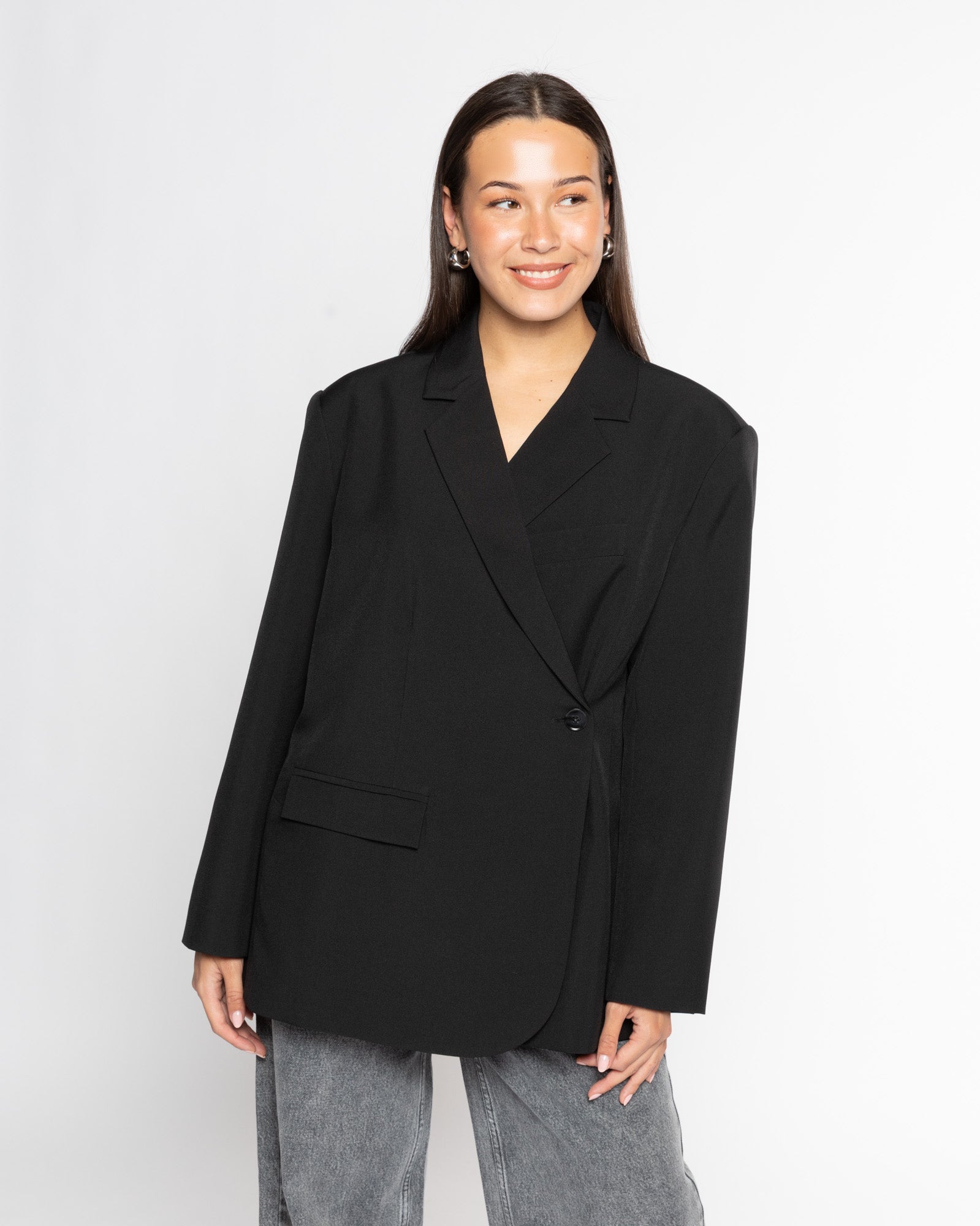 STEVIE OVERSIZED ASYMMETRIC BLAZER ZWART