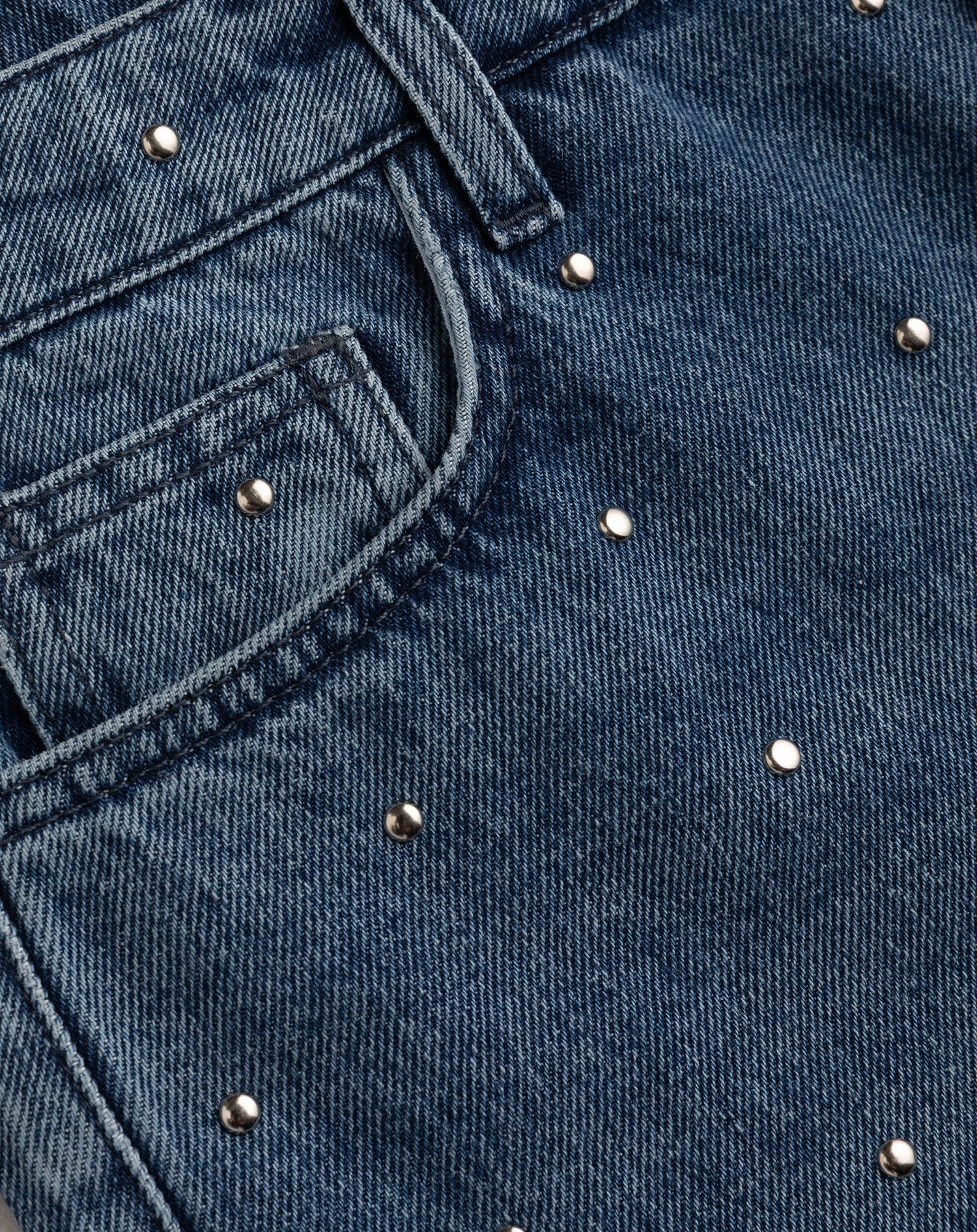 ALLOVER STUD DENIM JORT BLAUW