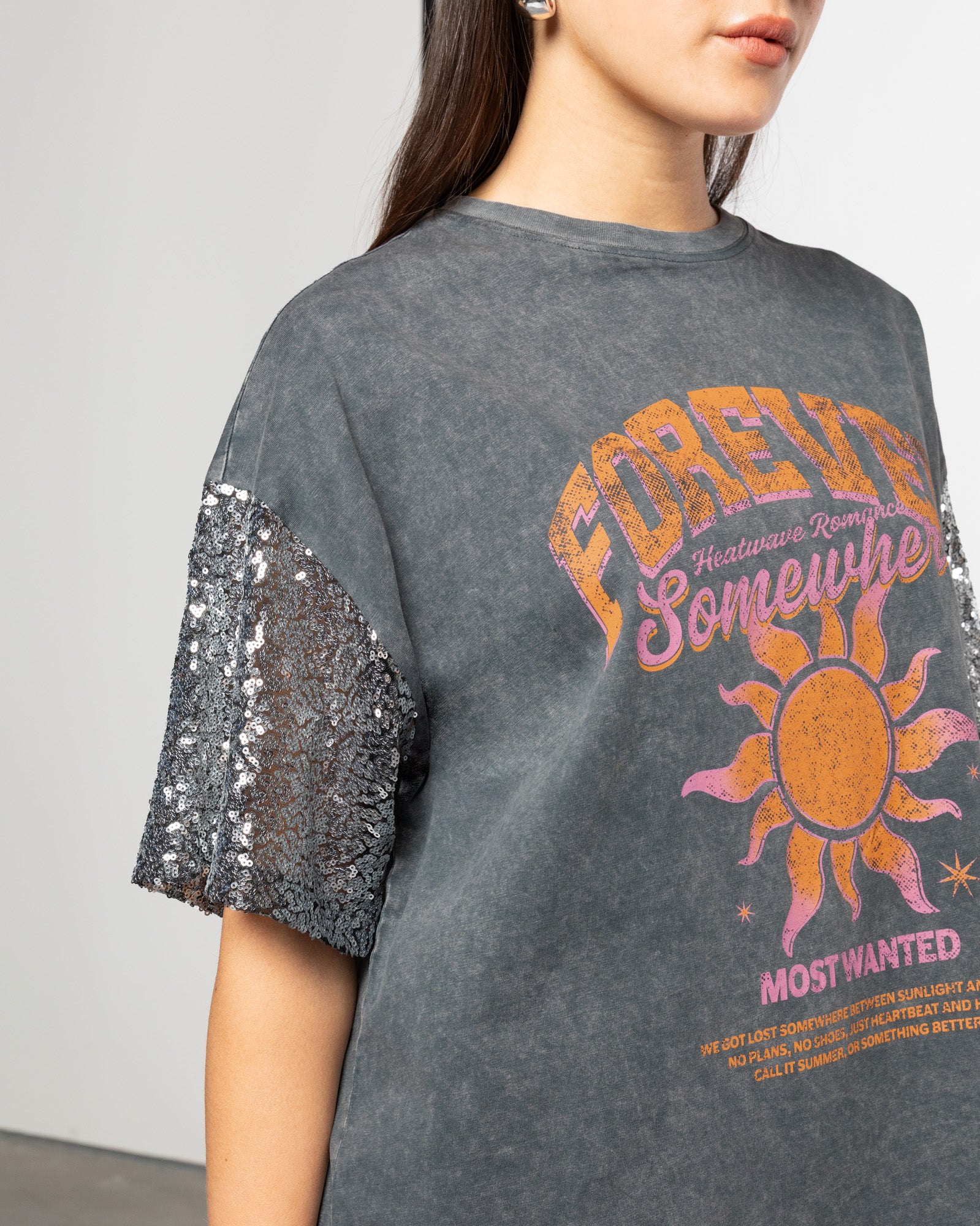 SOMEWHERE SEQUIN SLEEVE TEE ACID GREY