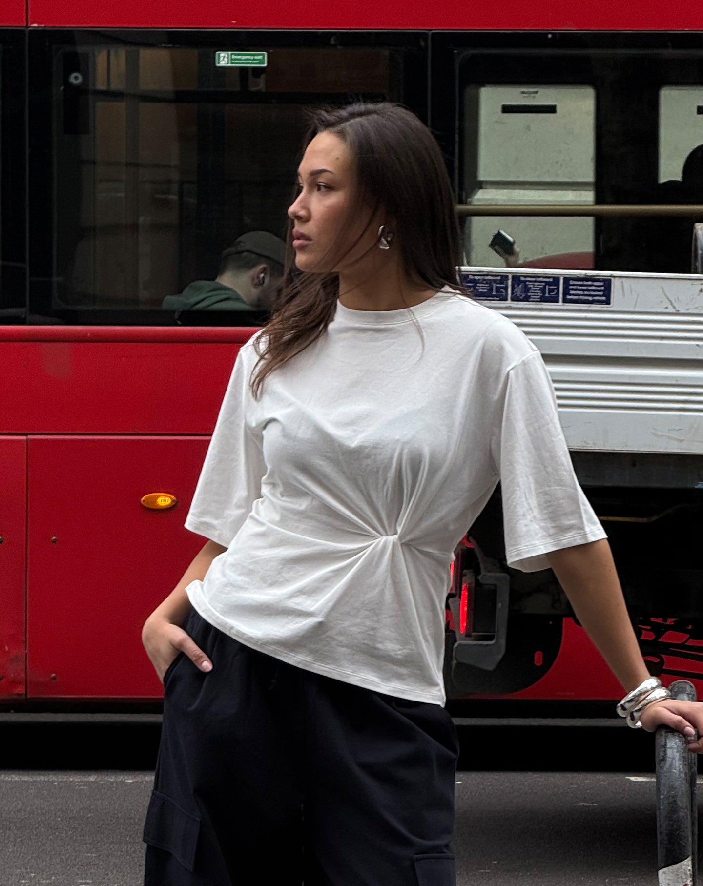 KNOTTED DETAIL SHORT SLEEVE TOP CRÈME