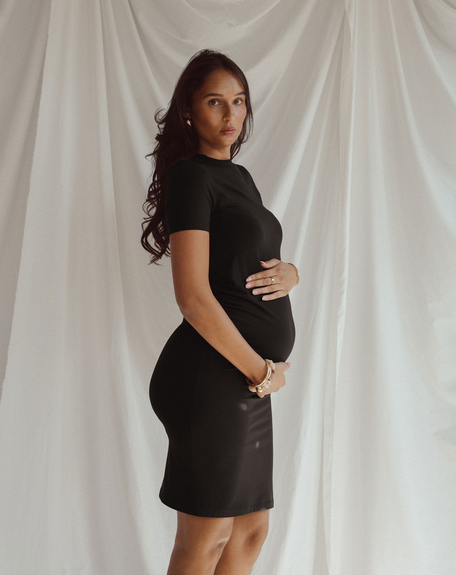 BASIC SHORT SLEEVE FITTED DRESS MATERNITY BLACK