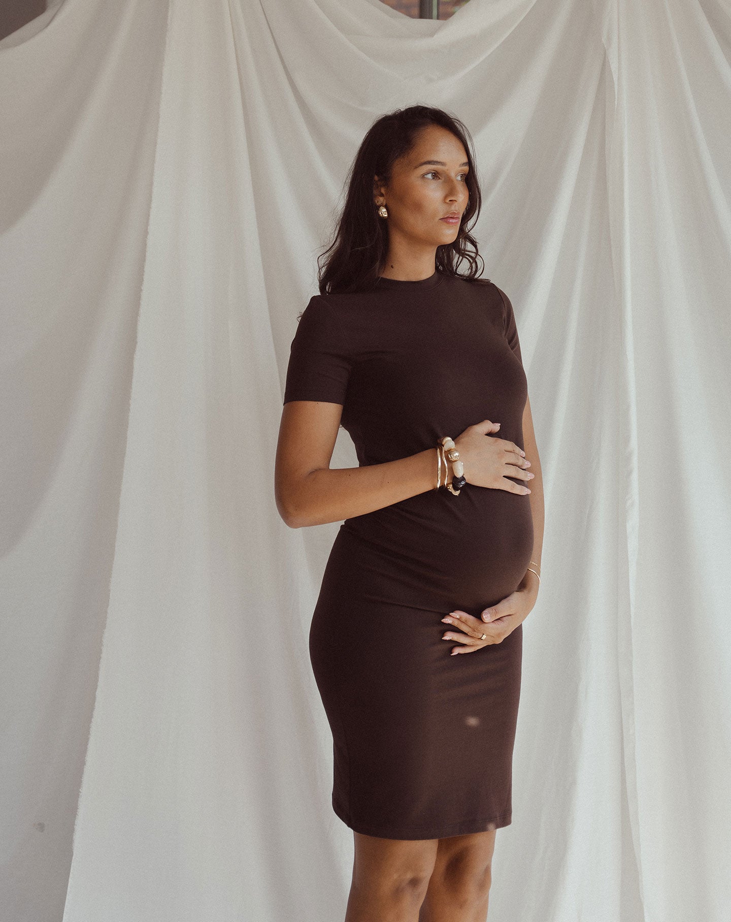 BASIC SHORT SLEEVE FITTED DRESS MATERNITY BROWN