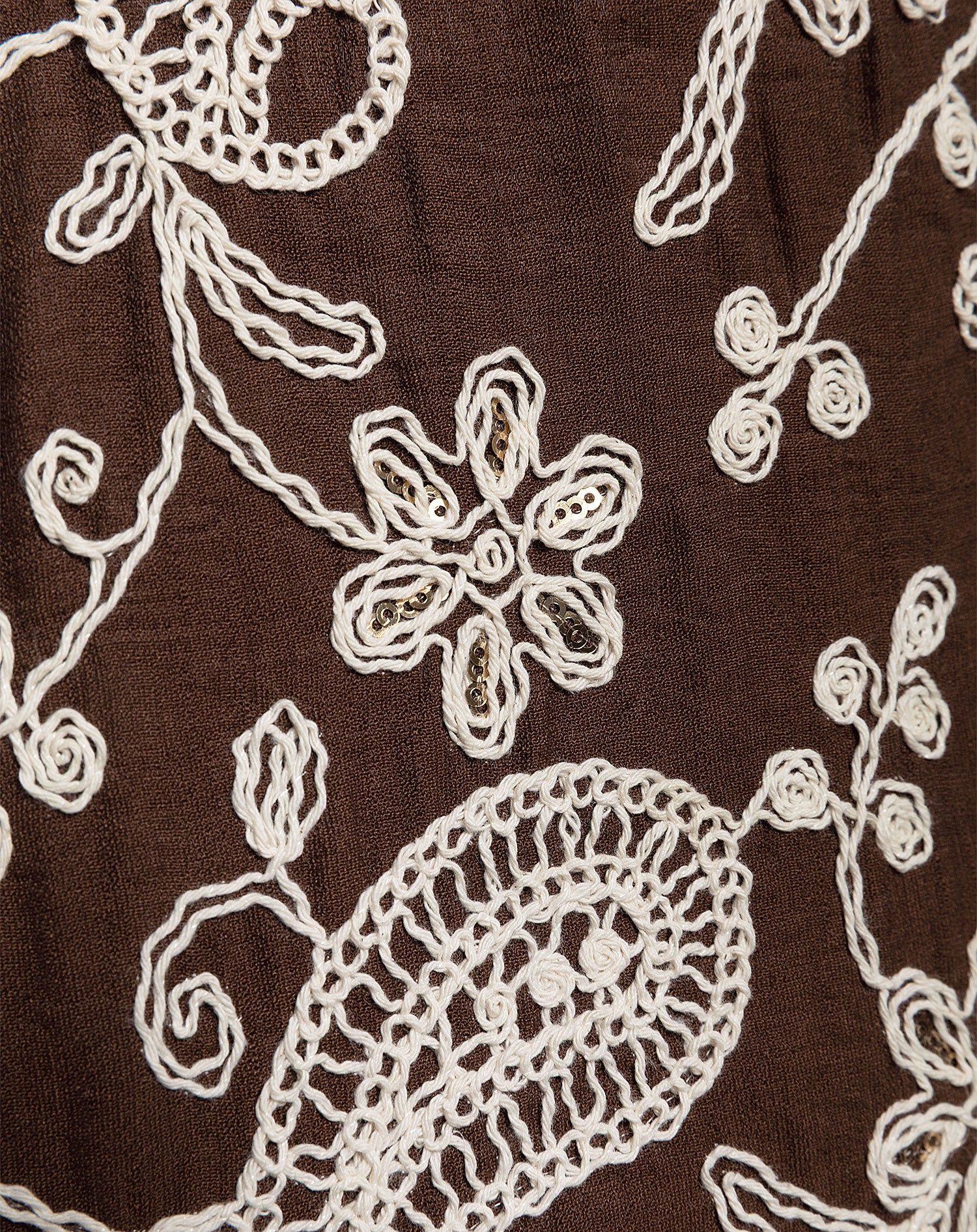 MENNA FLOWER EMBROIDERY TOP BRUIN