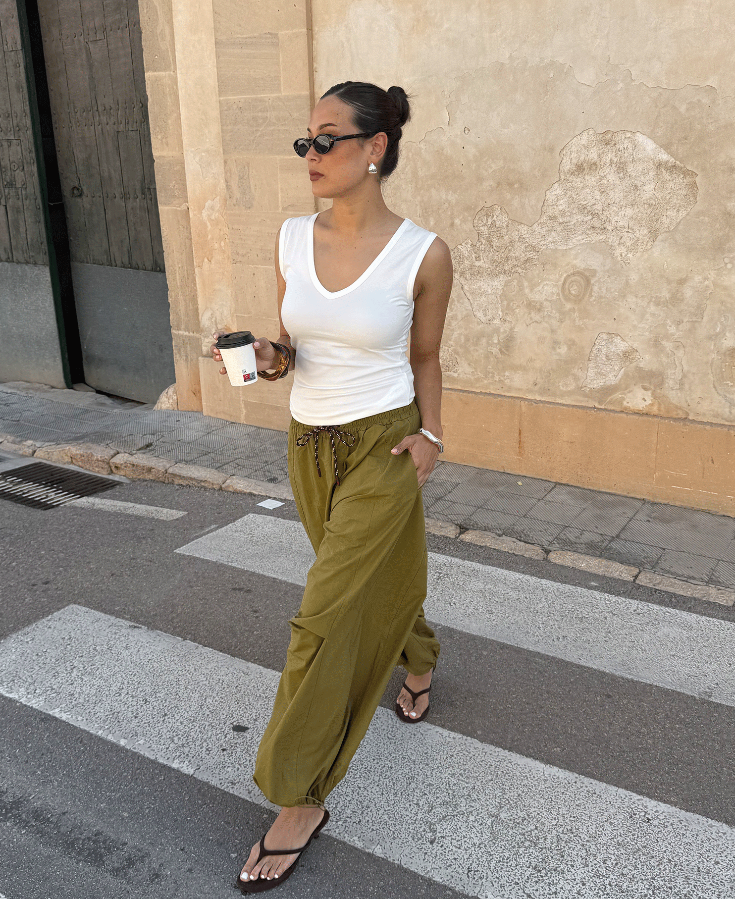 SLEEVELESS VNECK TOP CRÈME