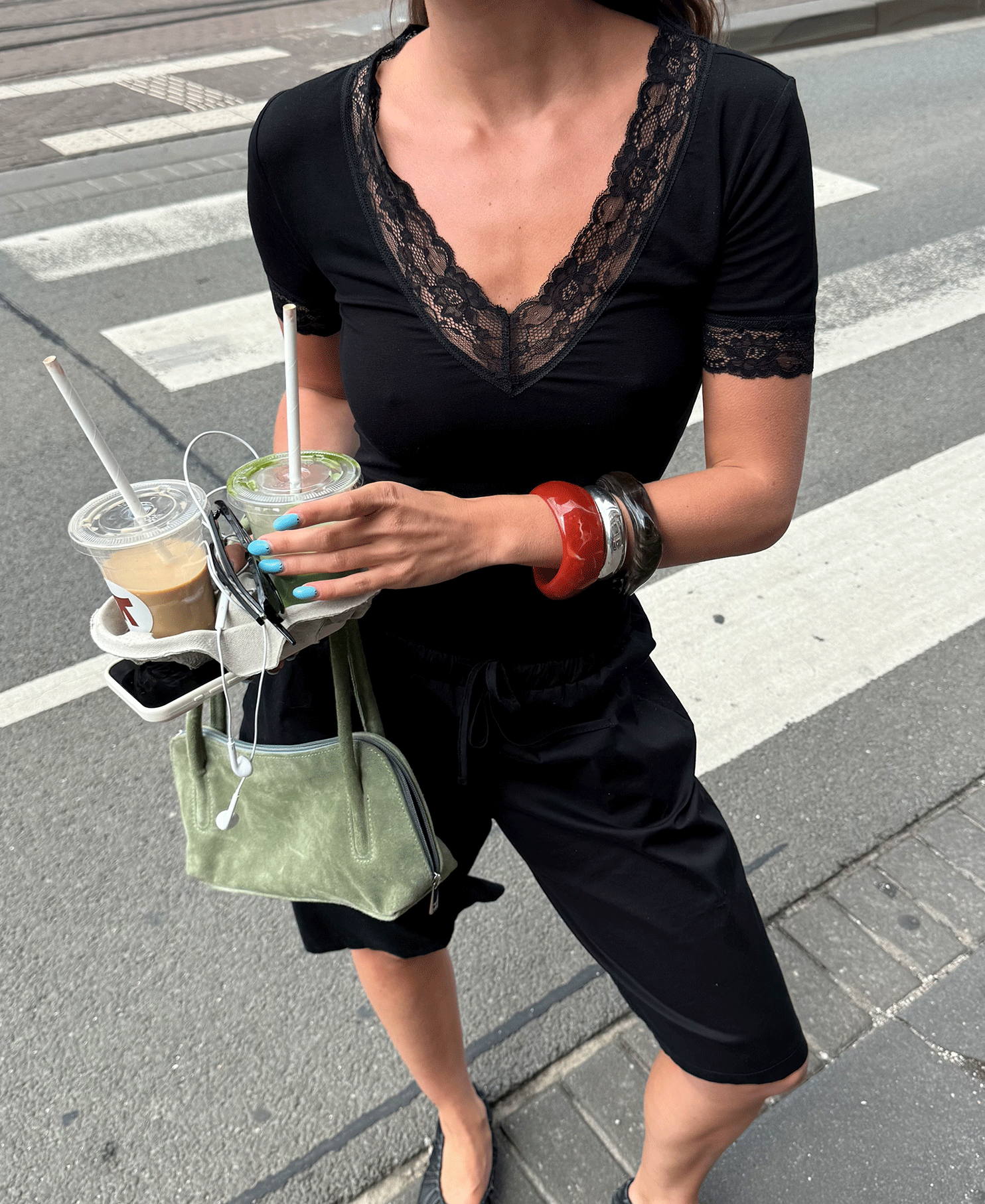 LACE VNECK SHORT SLEEVE TOP ZWART