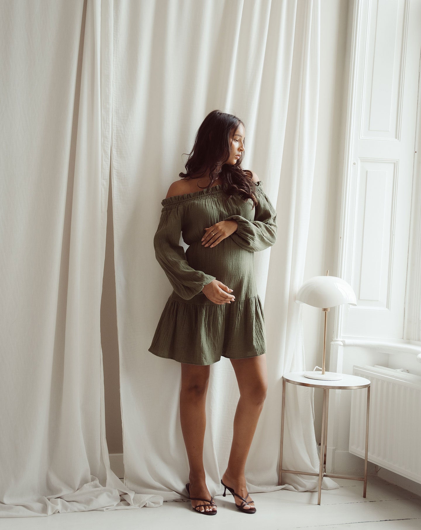 MOUSSELINE OFFSHOULDER MATERNITY DRESS OLIJFGROEN