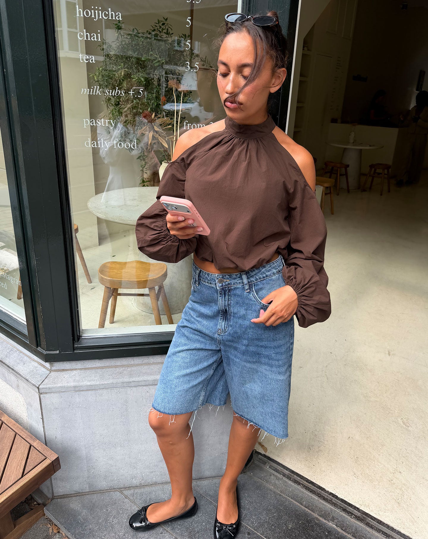 POPLIN CUT OUT SHOULDER BLOUSE BRUIN