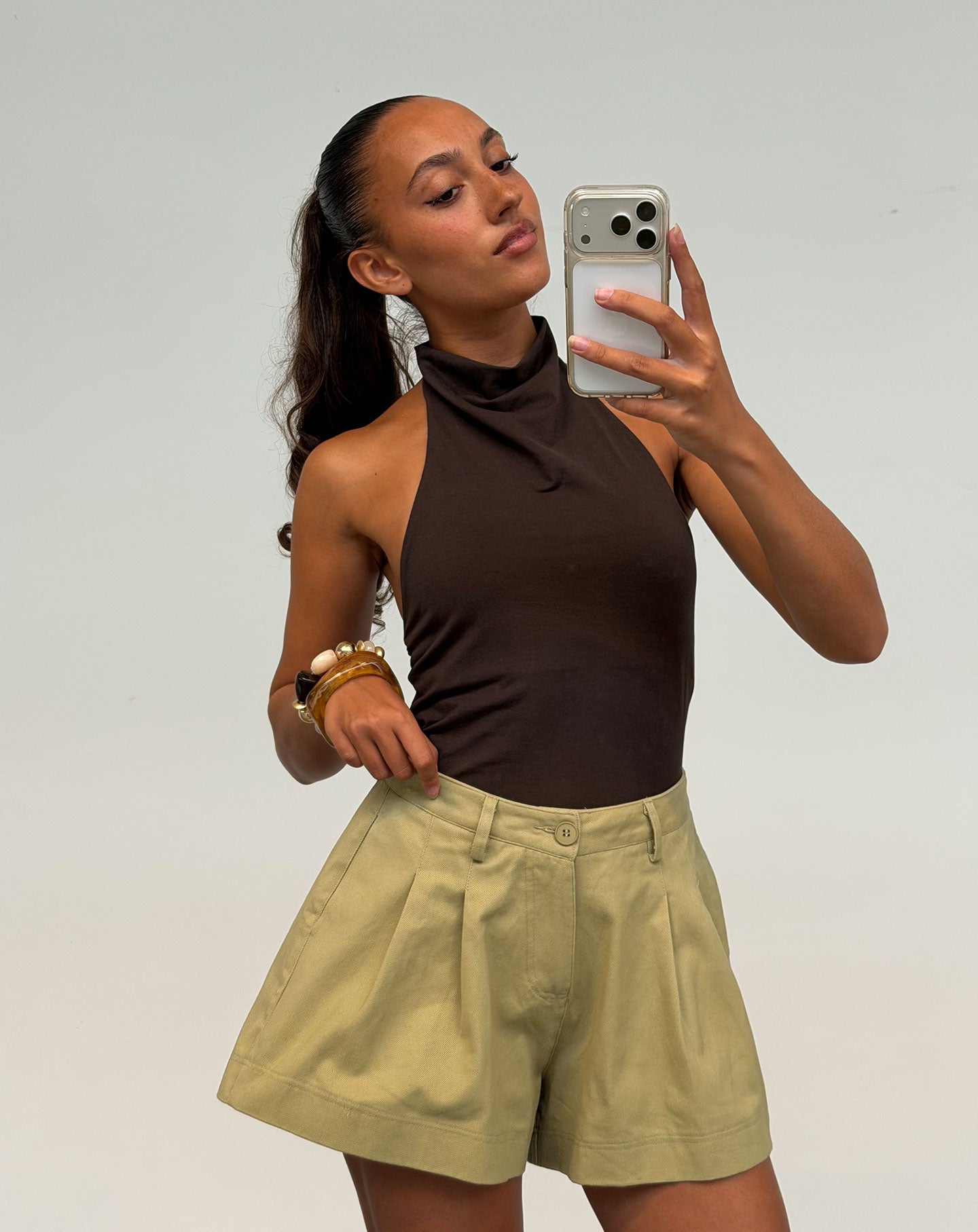 NAMI PLEATED TWILL SHORTS GROEN