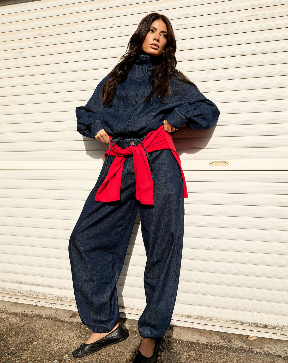 FLOWY BALLOON JEANS DONKERBLAUW