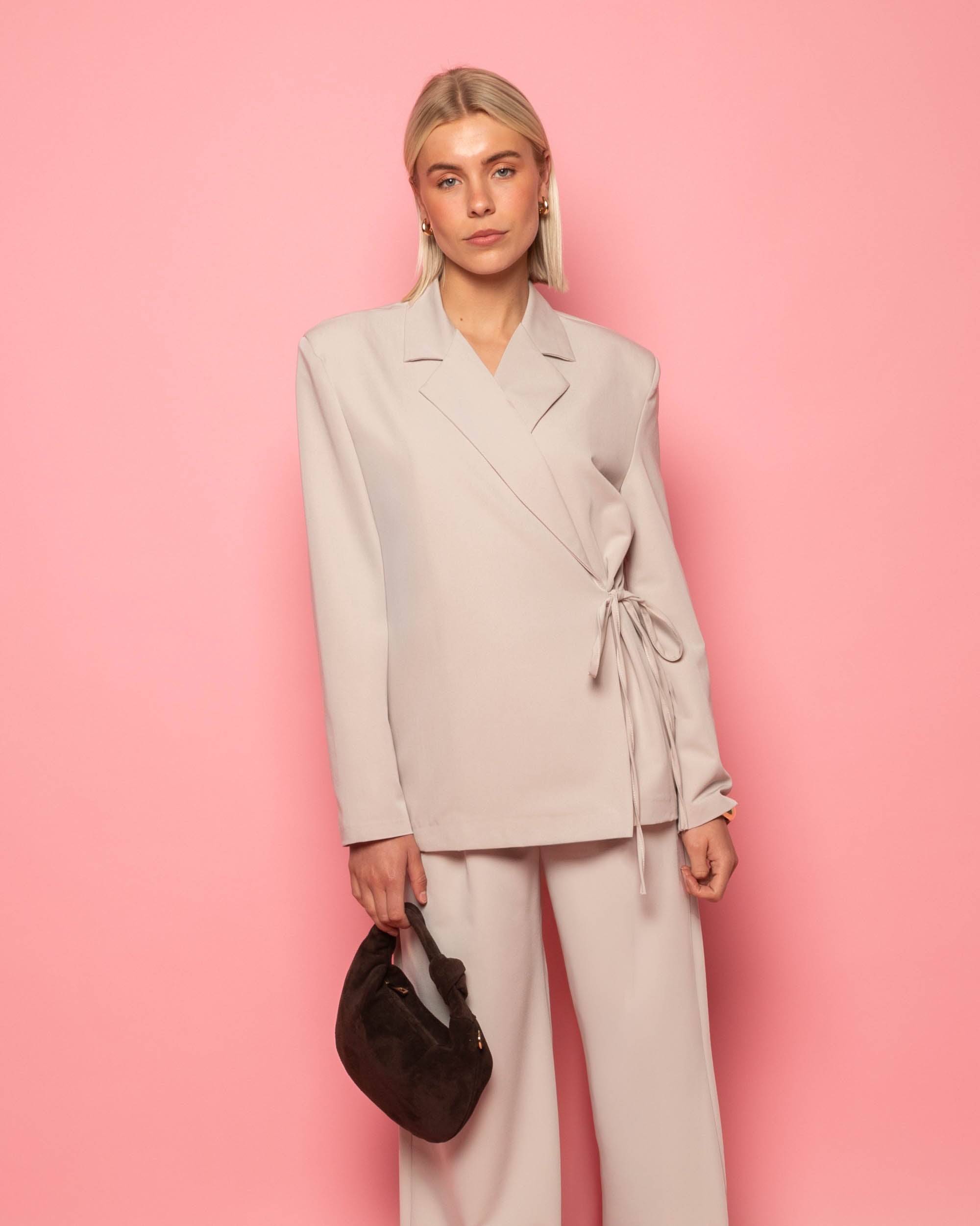 ZOEY WRAP UP BLAZER BEIGE