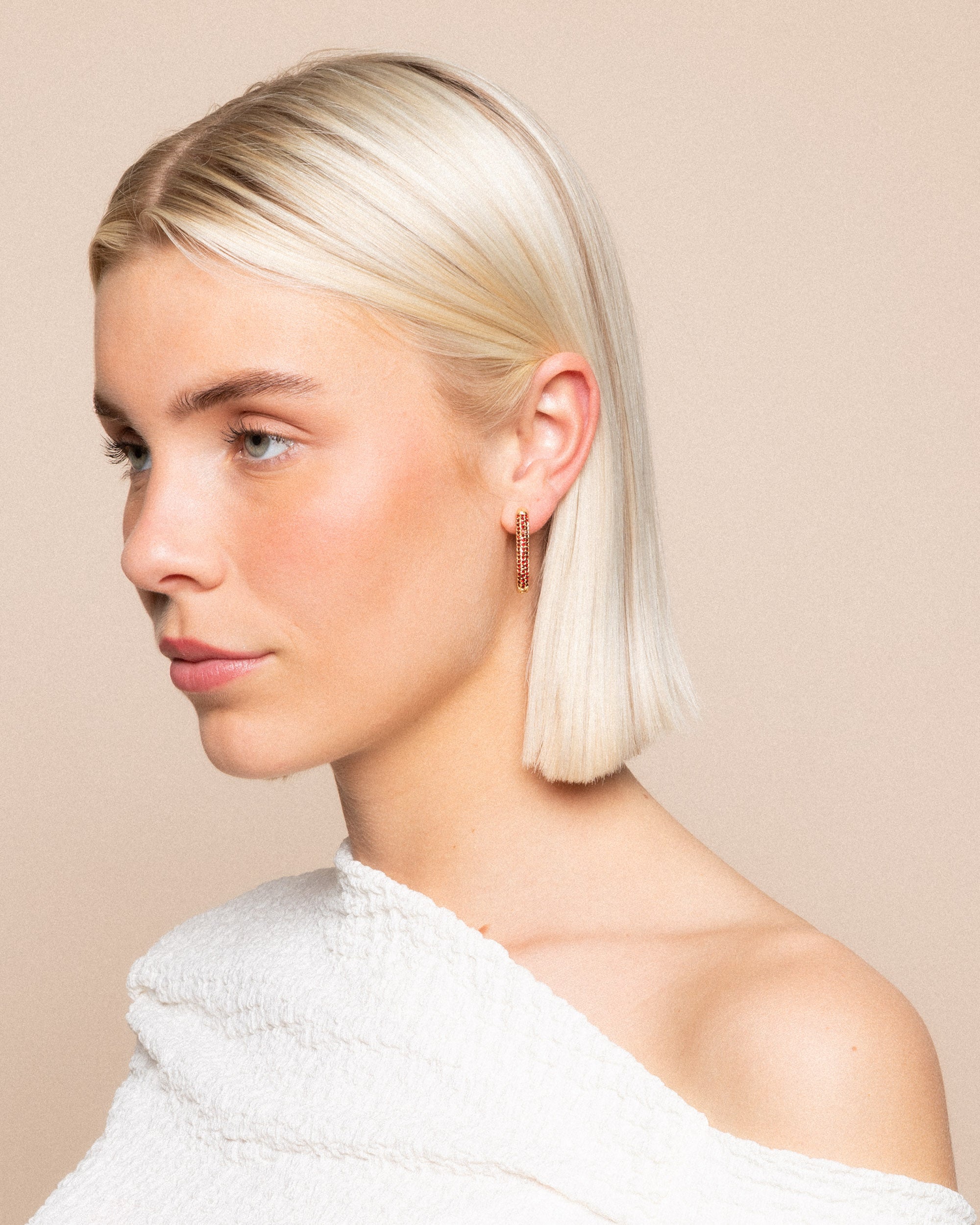 EVA DIAMOND SQUARE HOOP EARRING BURGUNDY