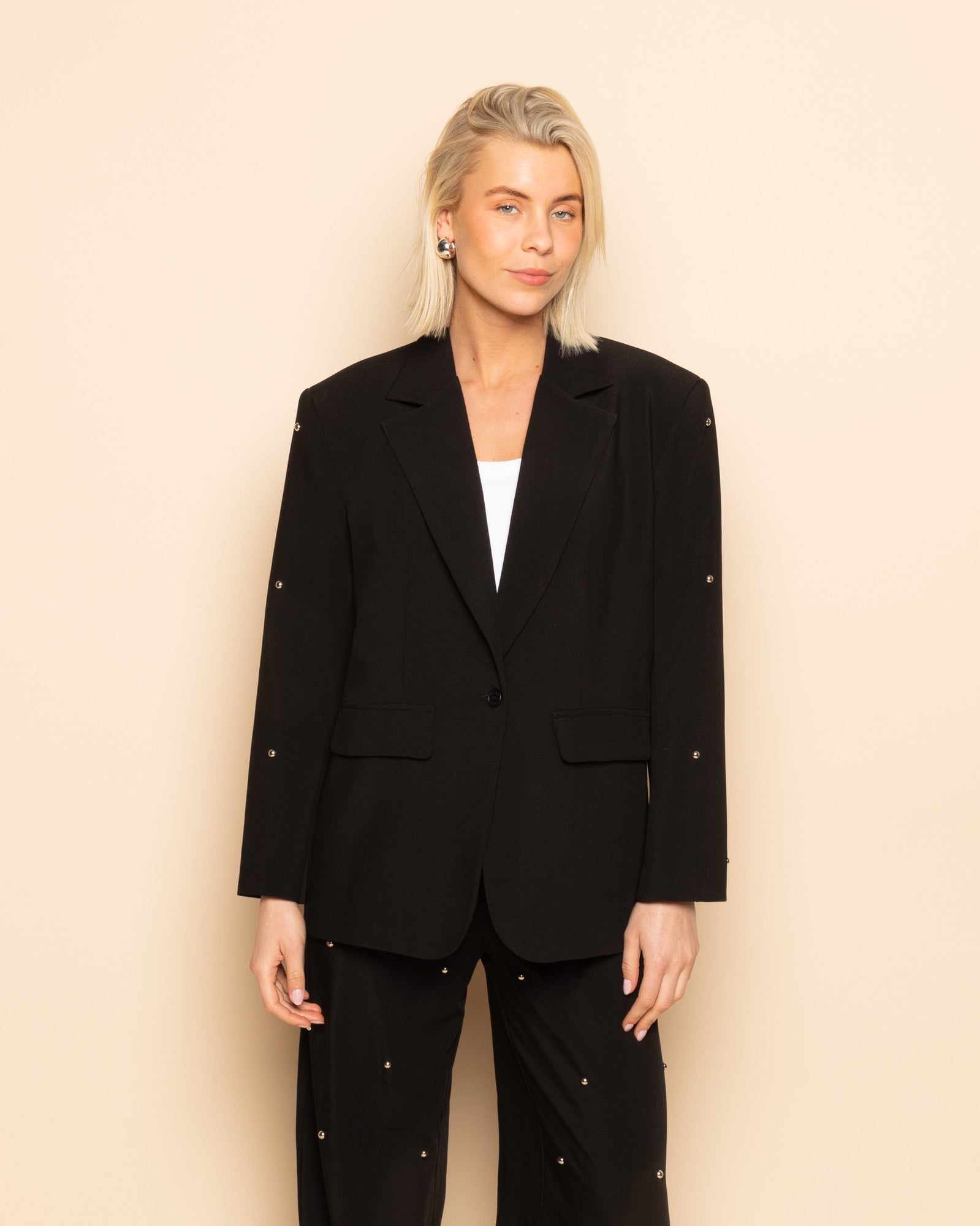 FLO BUBBLE STUD STRAIGHT LEG PANTALON ZWART