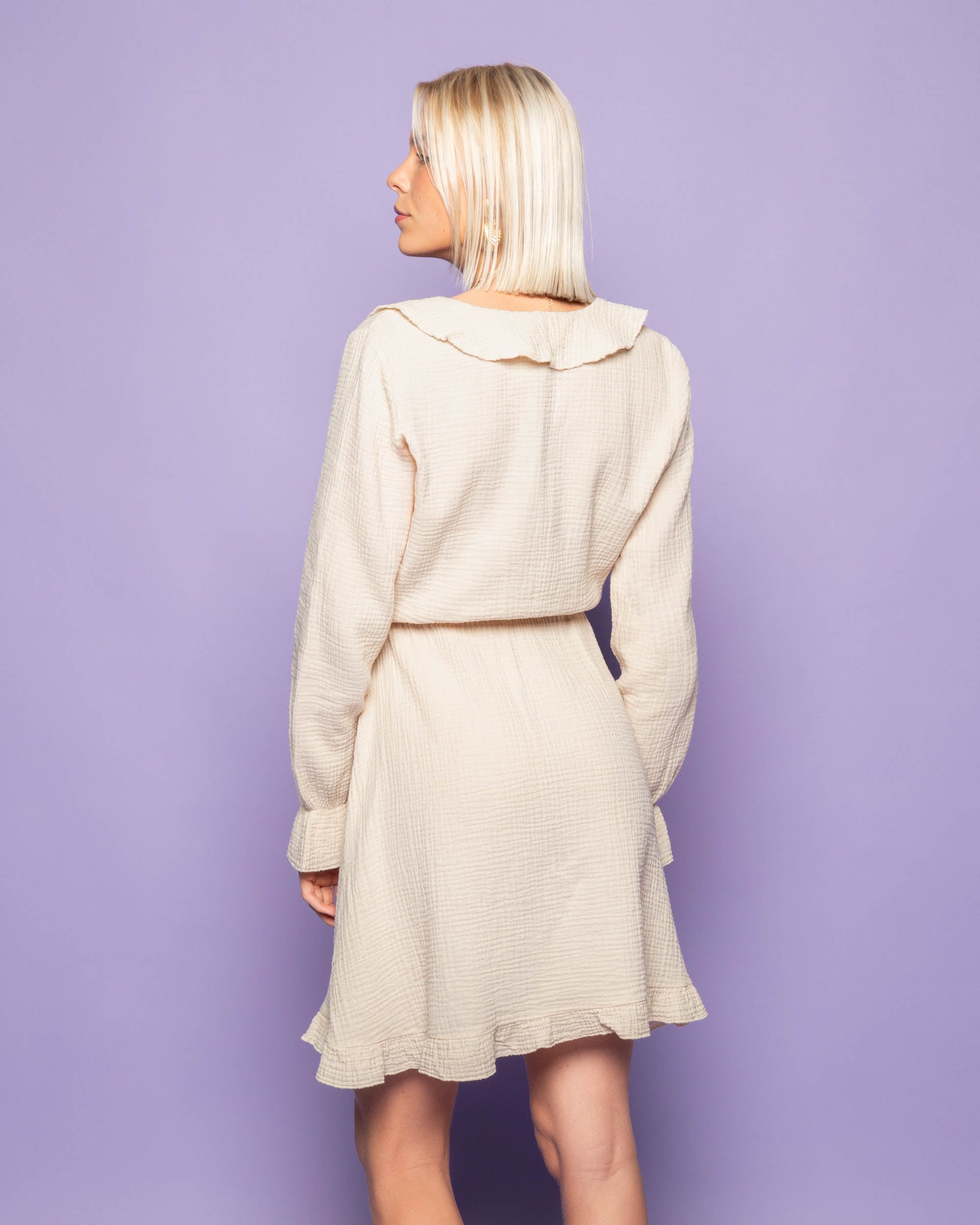 MOUSSELINE RUFFLE V-NECK WRAP DRESS ZAND