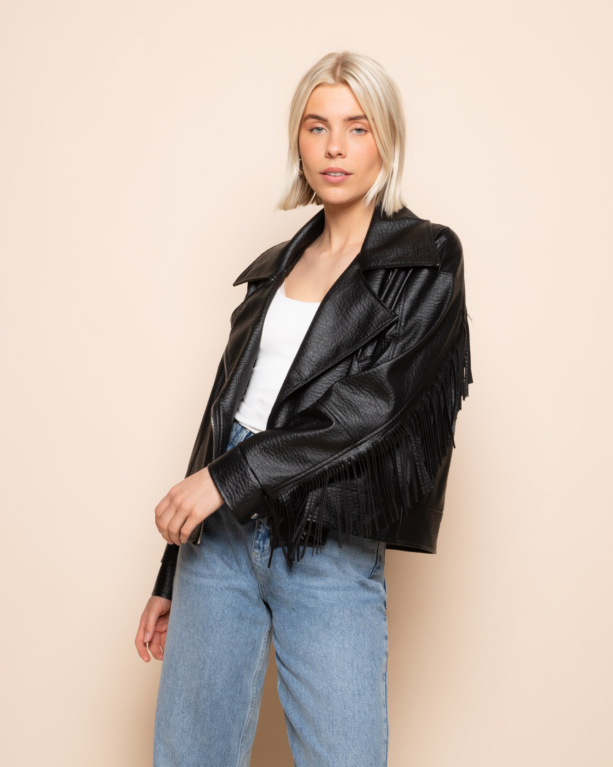 FAUX LEATHER FRINGE JACKET ZWART