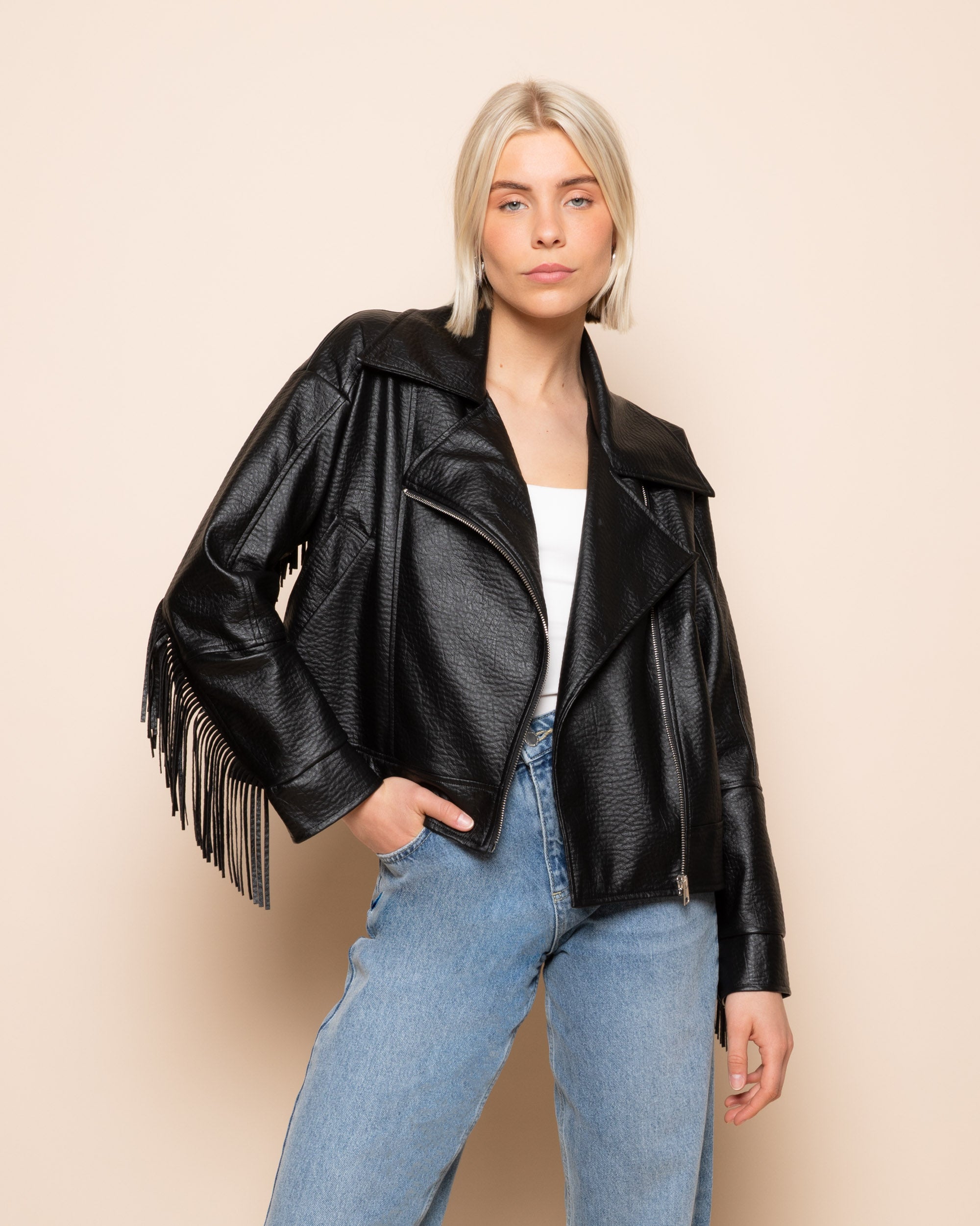 FAUX LEATHER FRINGE JACKET ZWART