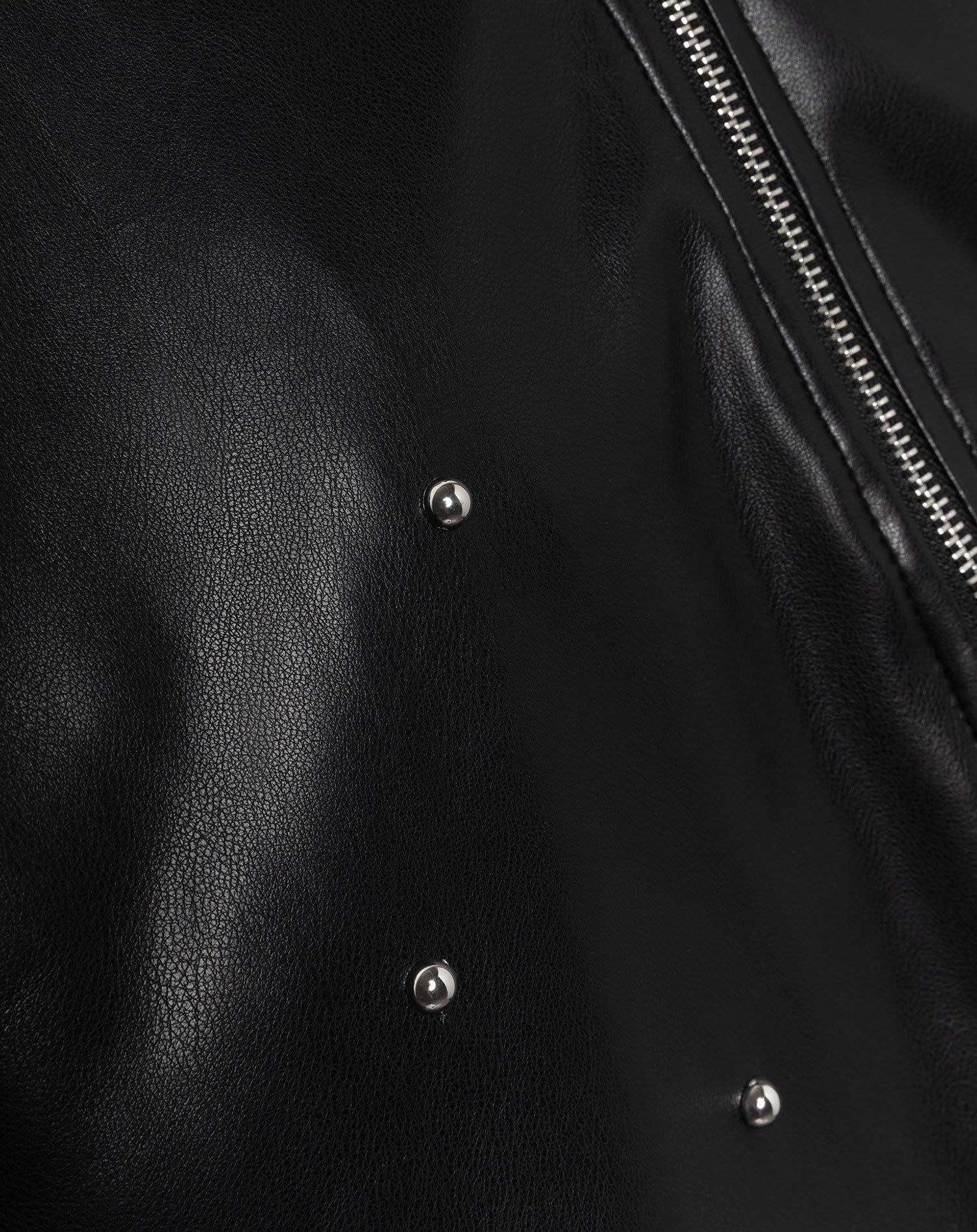 FAUX LEATHER STUDDED BOMBER JACKET ZWART