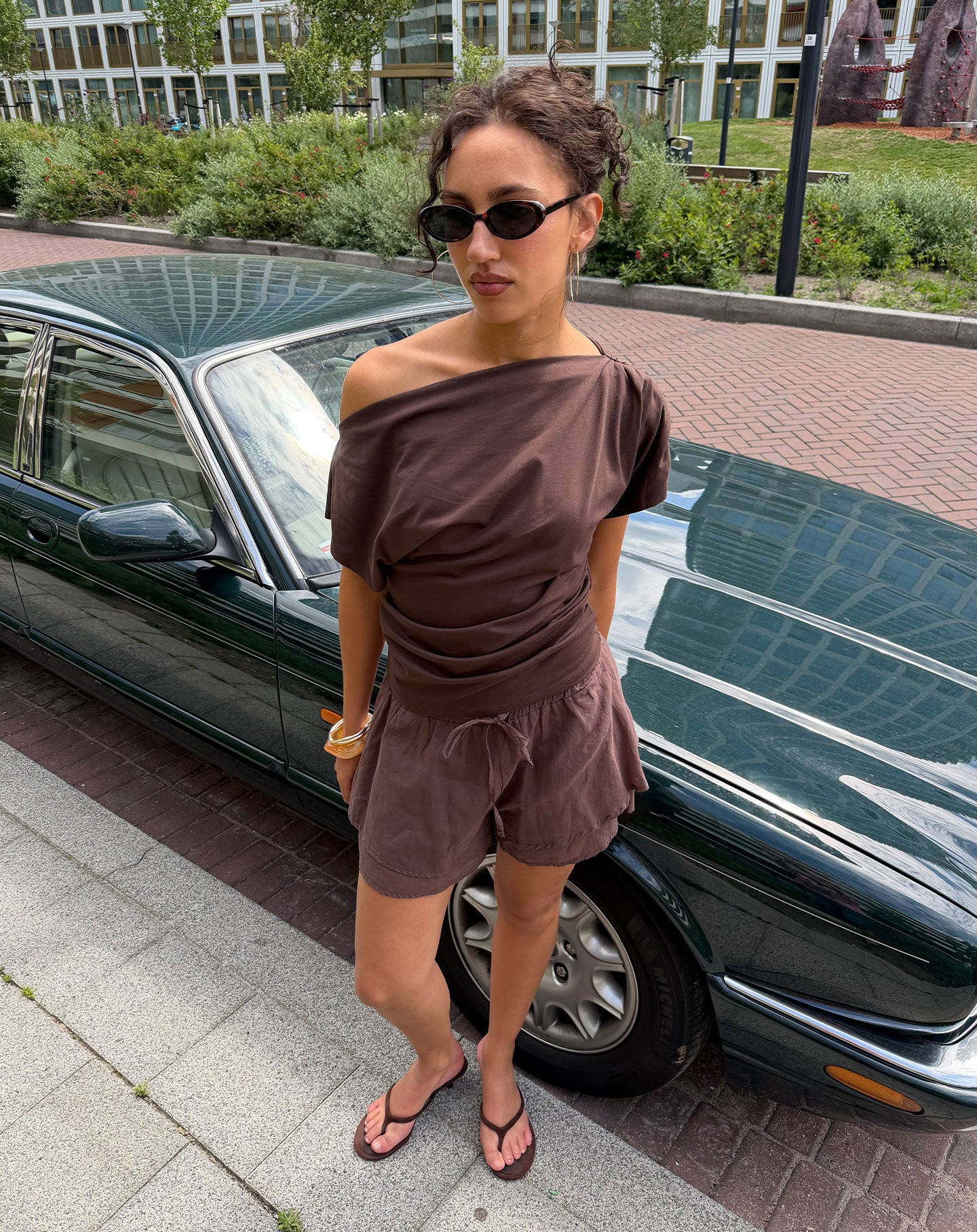 JACKY FLOWY RUFFLE SHORTS BRUIN