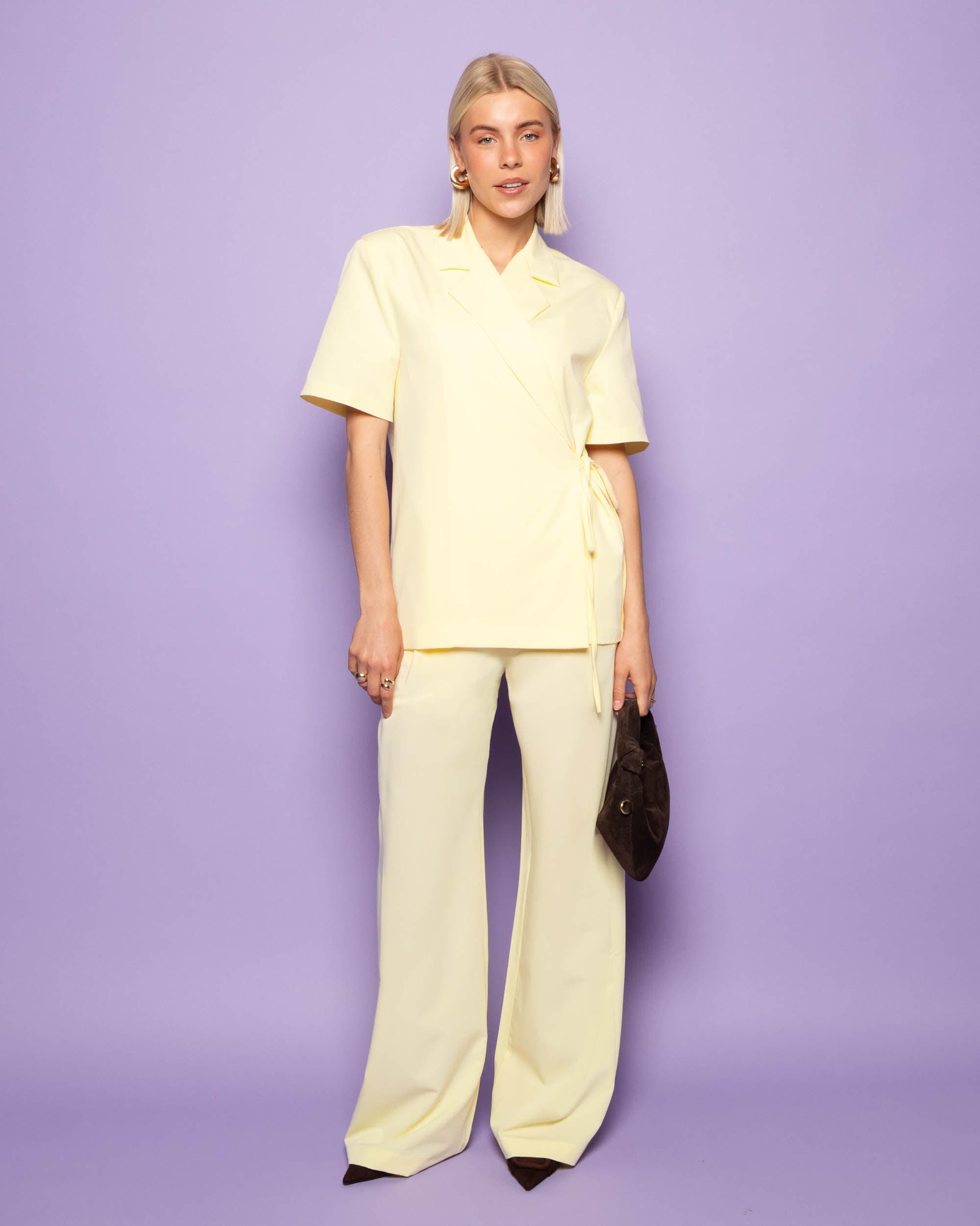 ZOEY STRAIGHT LEG PANTALON BUTTER YELLOW