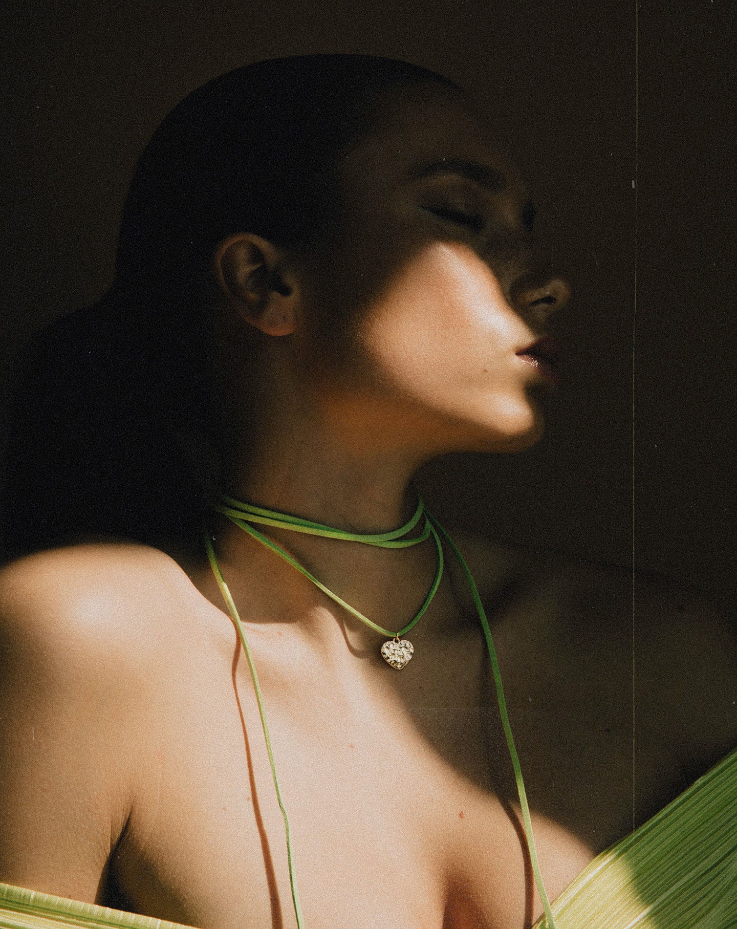 HAMMERED HEART CHOKER CORD GREEN