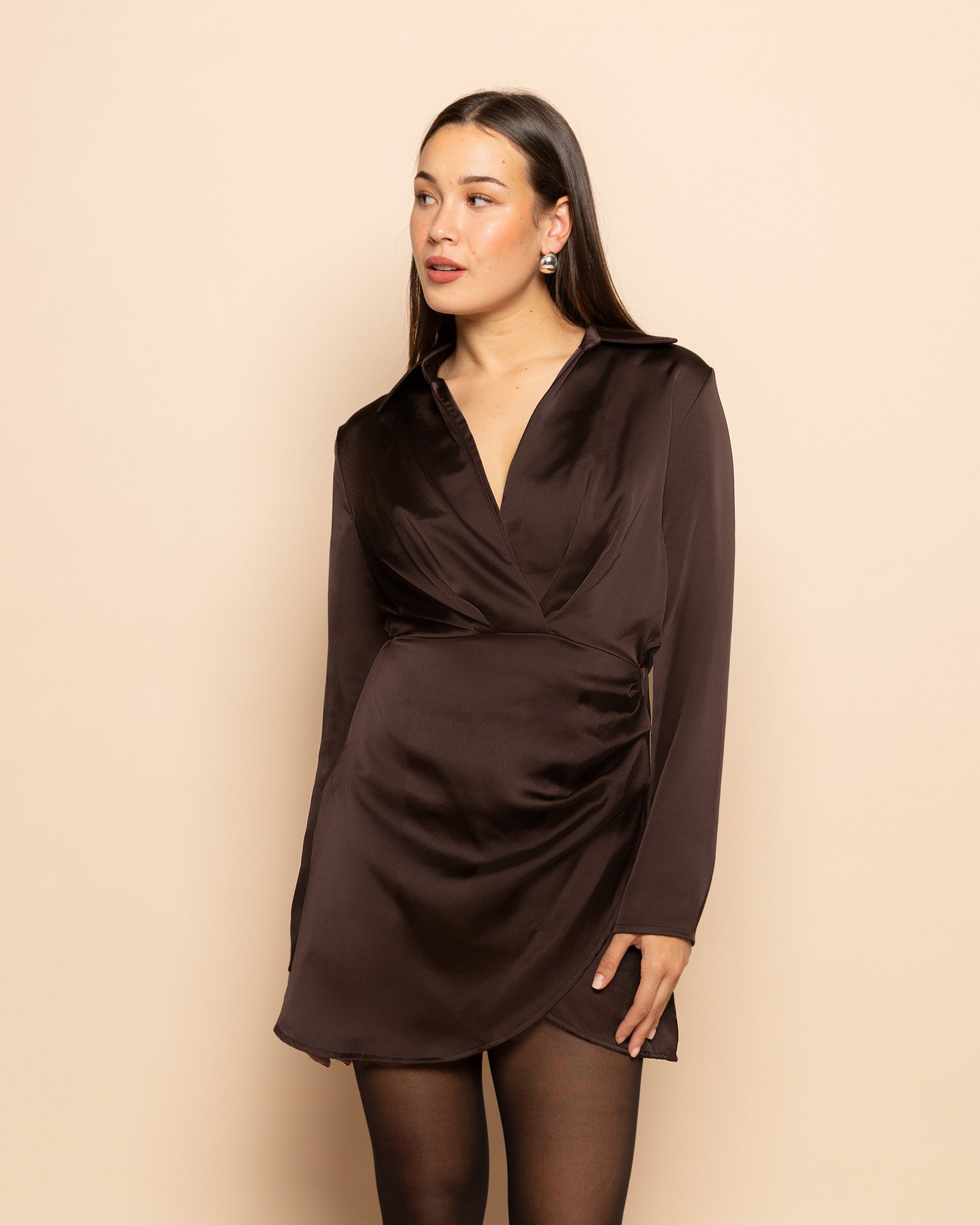 XELLY SATIN DRESS DONKERBRUIN