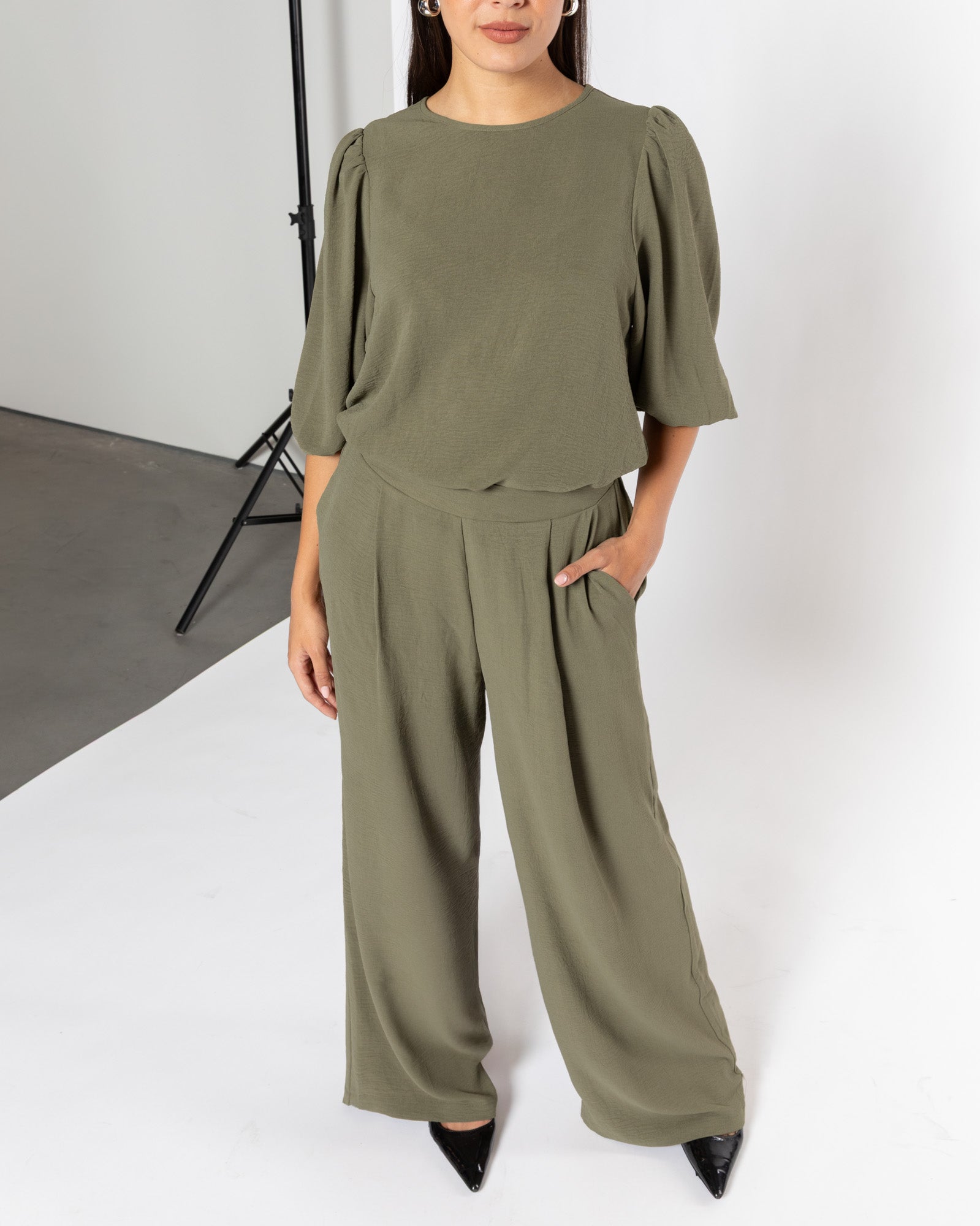 JULIE PUFF SLEEVE TOP LIGHT OLIVE