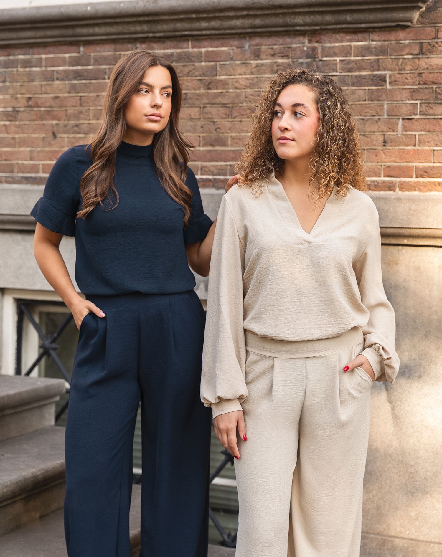 JULIE RUFFLE TOP NAVY BLUE