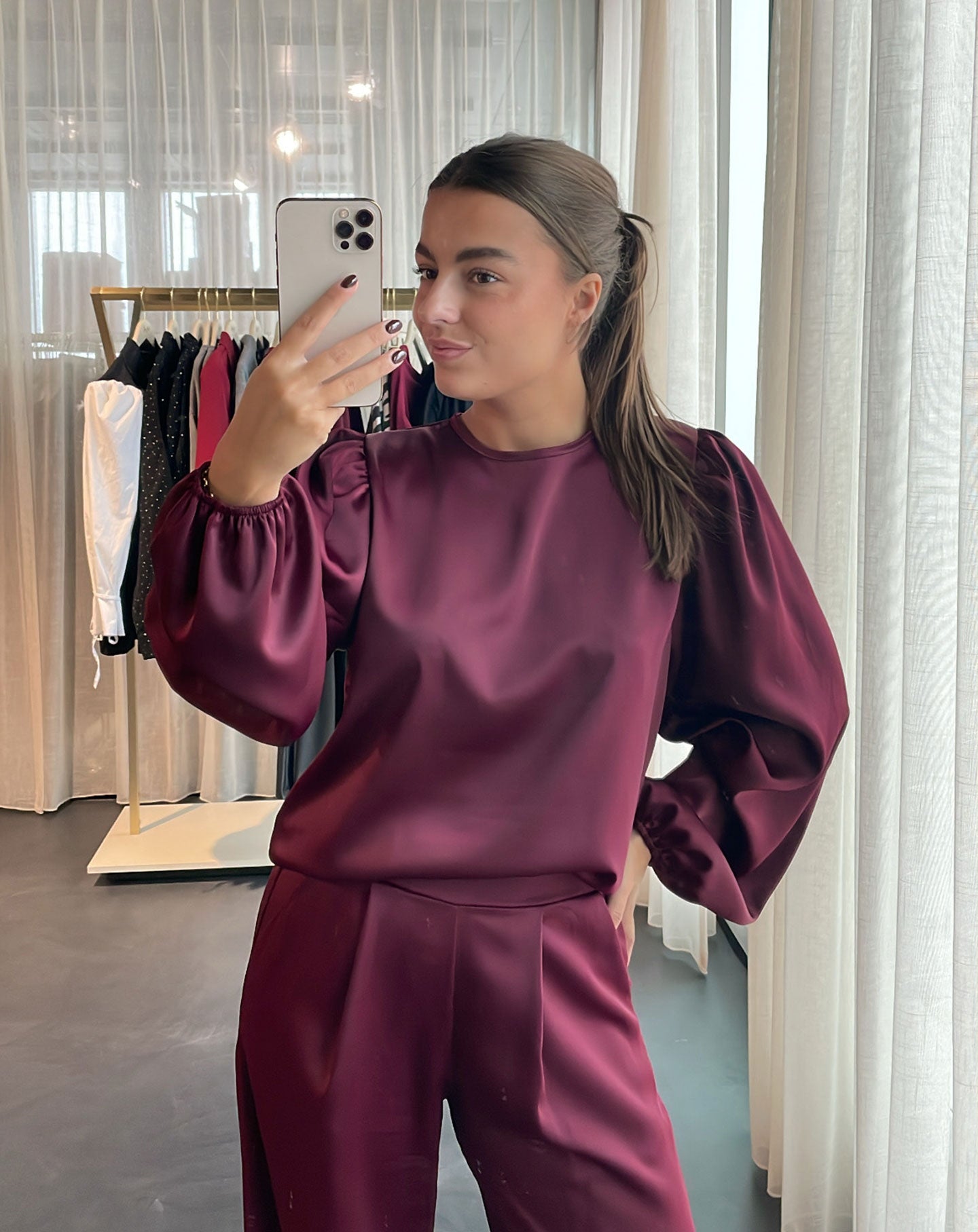 JULIE SATIN PUFF LONG SLEEVE TOP BORDEAUX