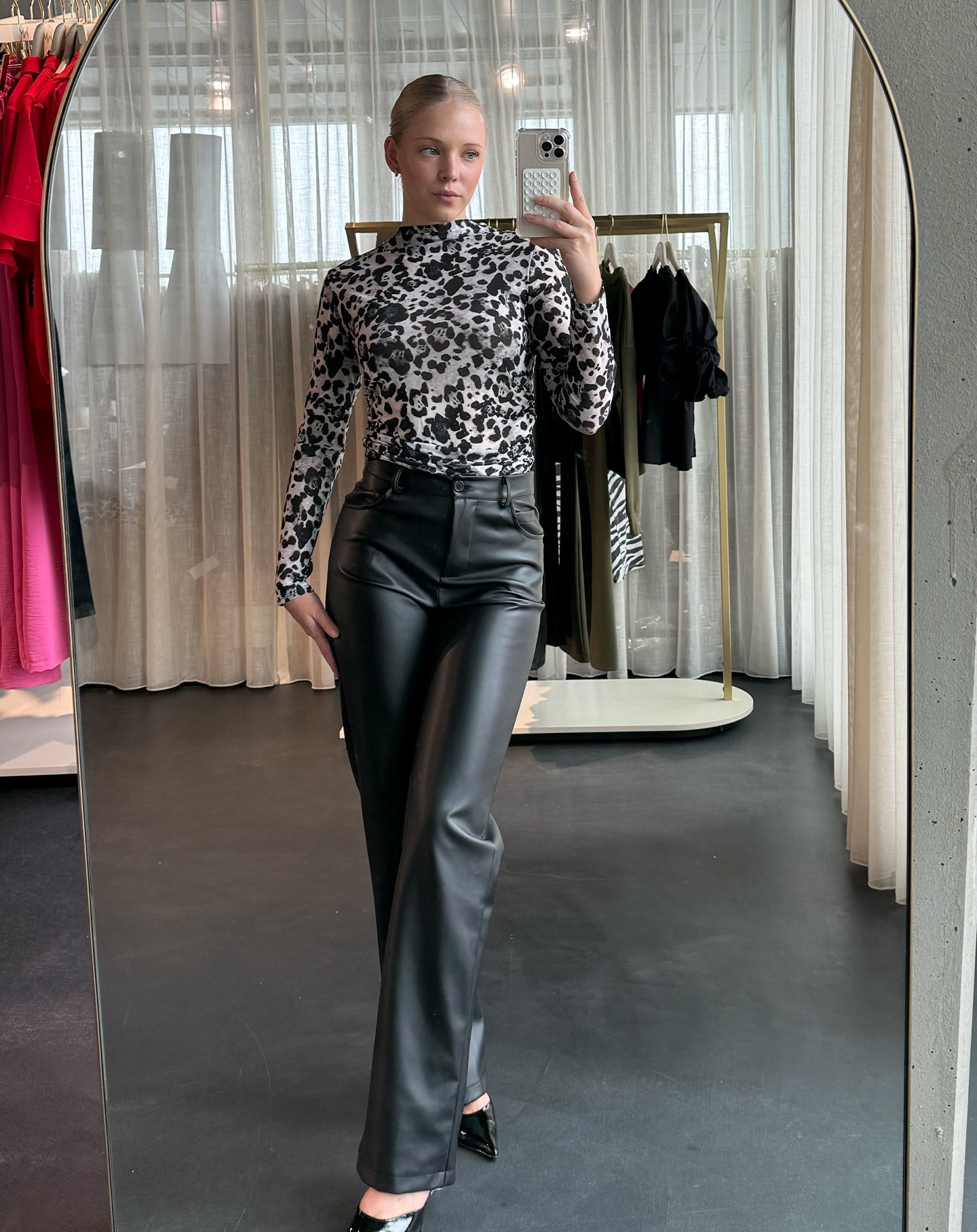 DIAMOND LEOPARD MESH TOP ZWART