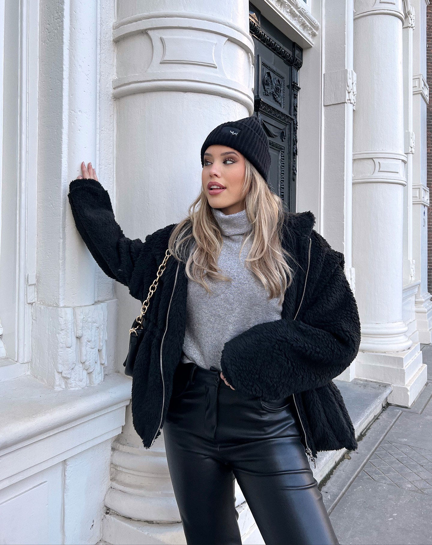 Teddy fur bomber jacket black hotsell