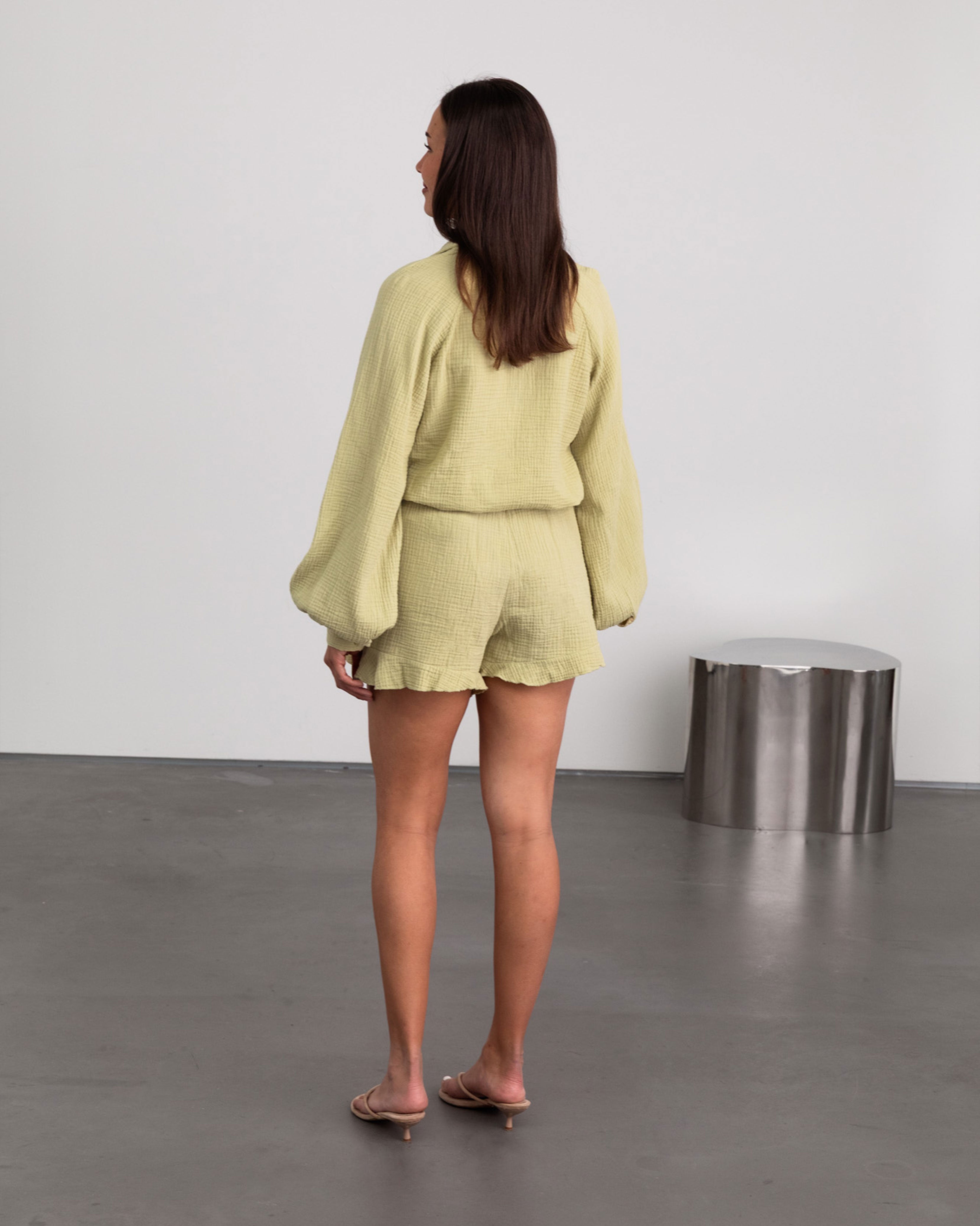 TARA MOUSSELINE SHORTS LICHT OLIJFGROEN