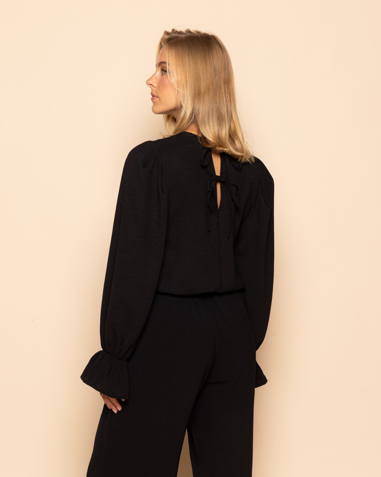 JULIE PLEATS LONG SLEEVE TOP BLACK