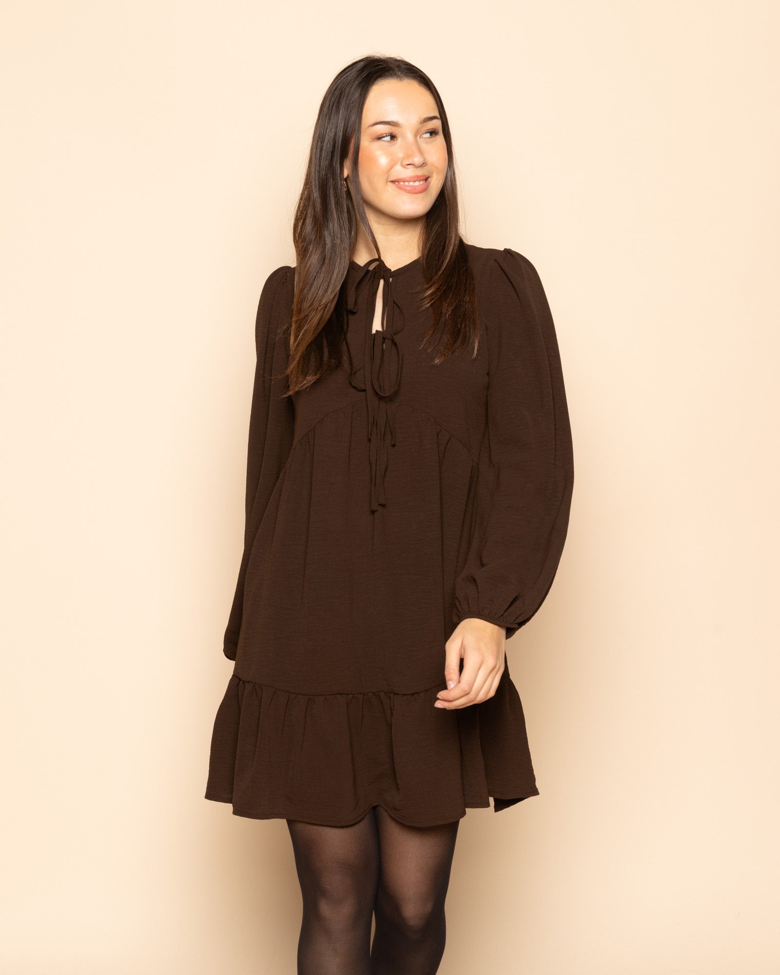 JULIE RUFFLE BOWS DRESS BRUIN