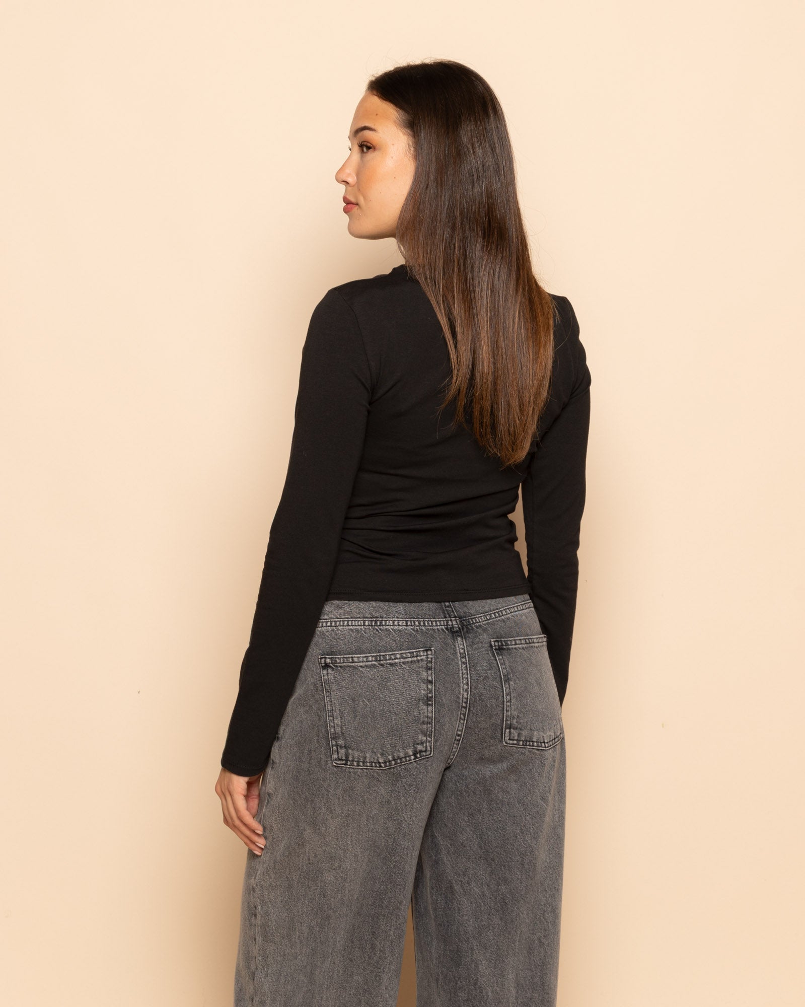 TAMAR GOLDEN DETAIL TOP ZWART