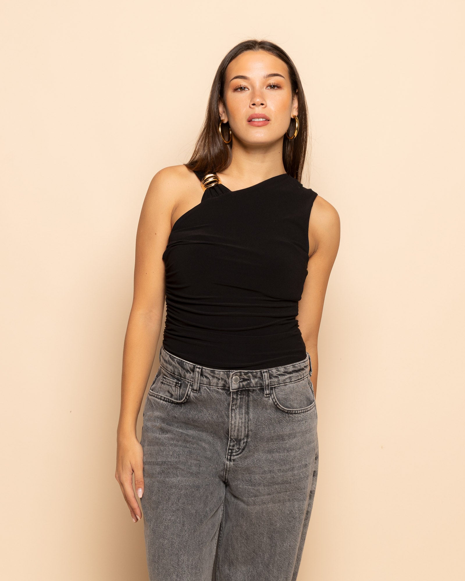 MIA STRAP DETAIL TOP ZWART