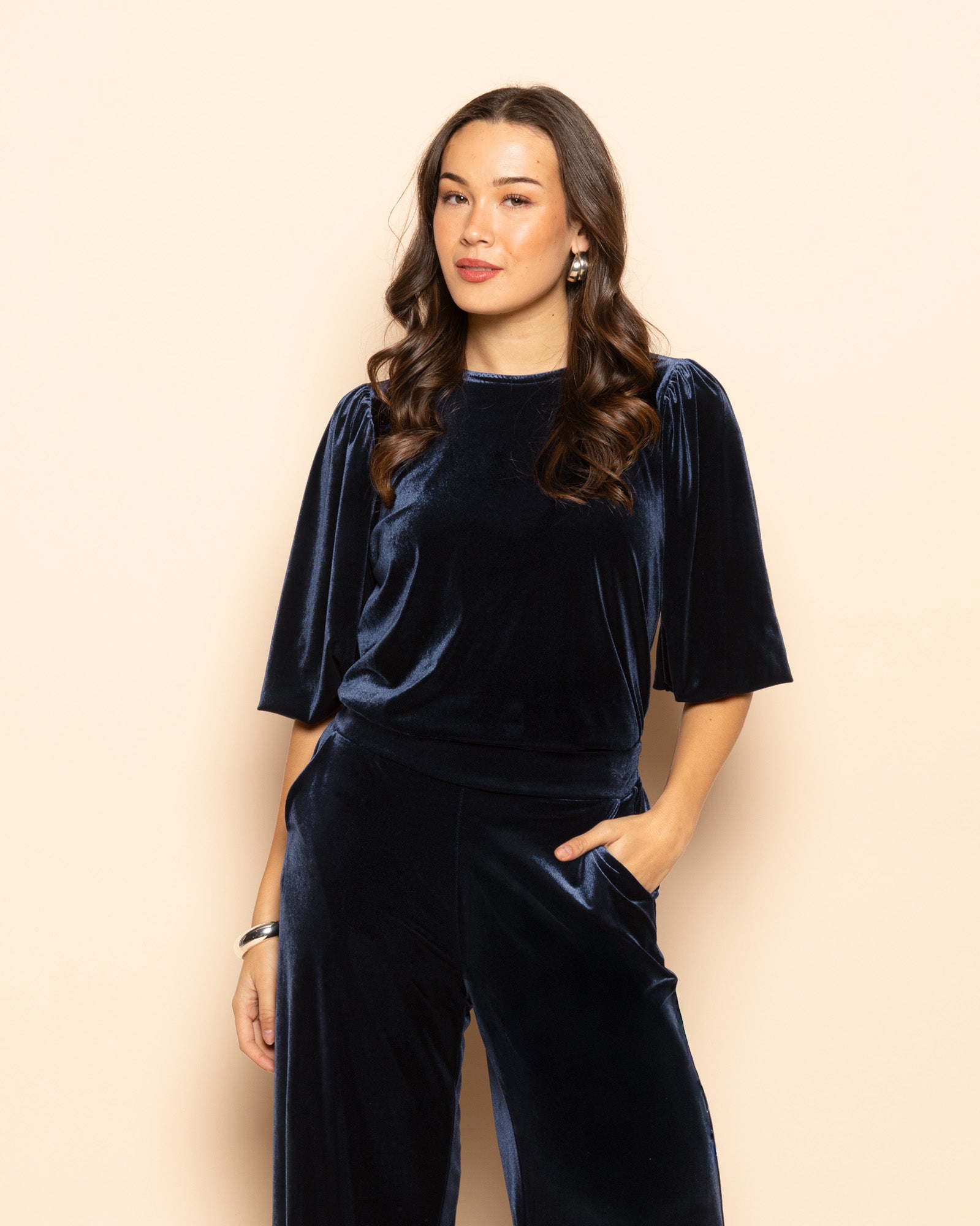 JULIE VELVET PUFF SLEEVE TOP MARINEBLAUW