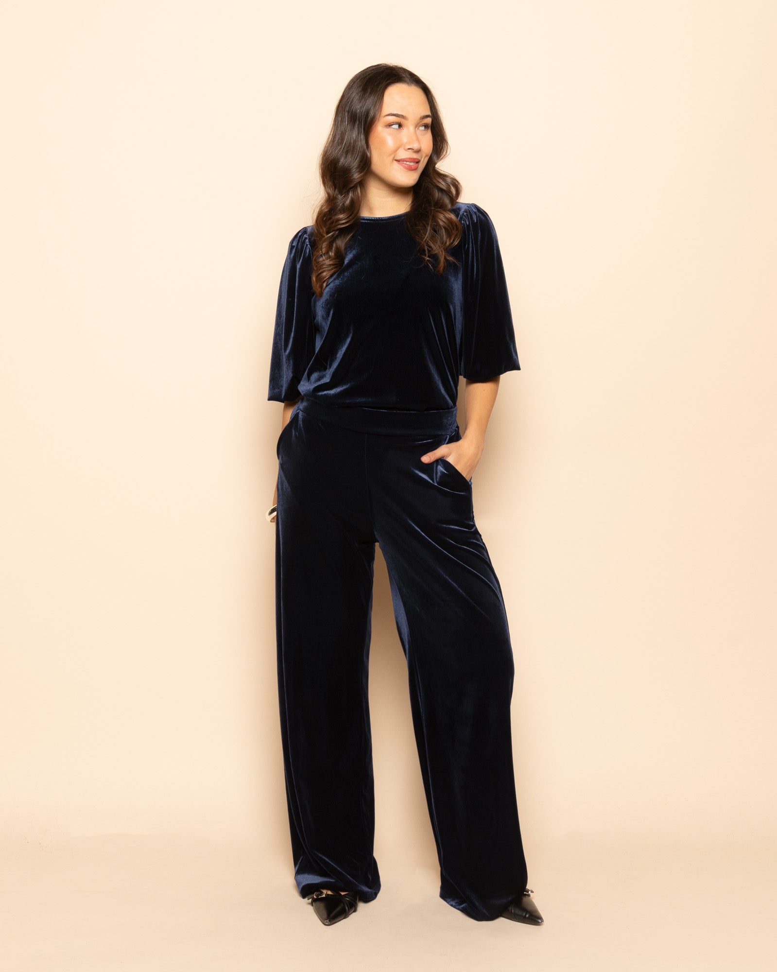 JULIE VELVET PUFF SLEEVE TOP MARINEBLAUW