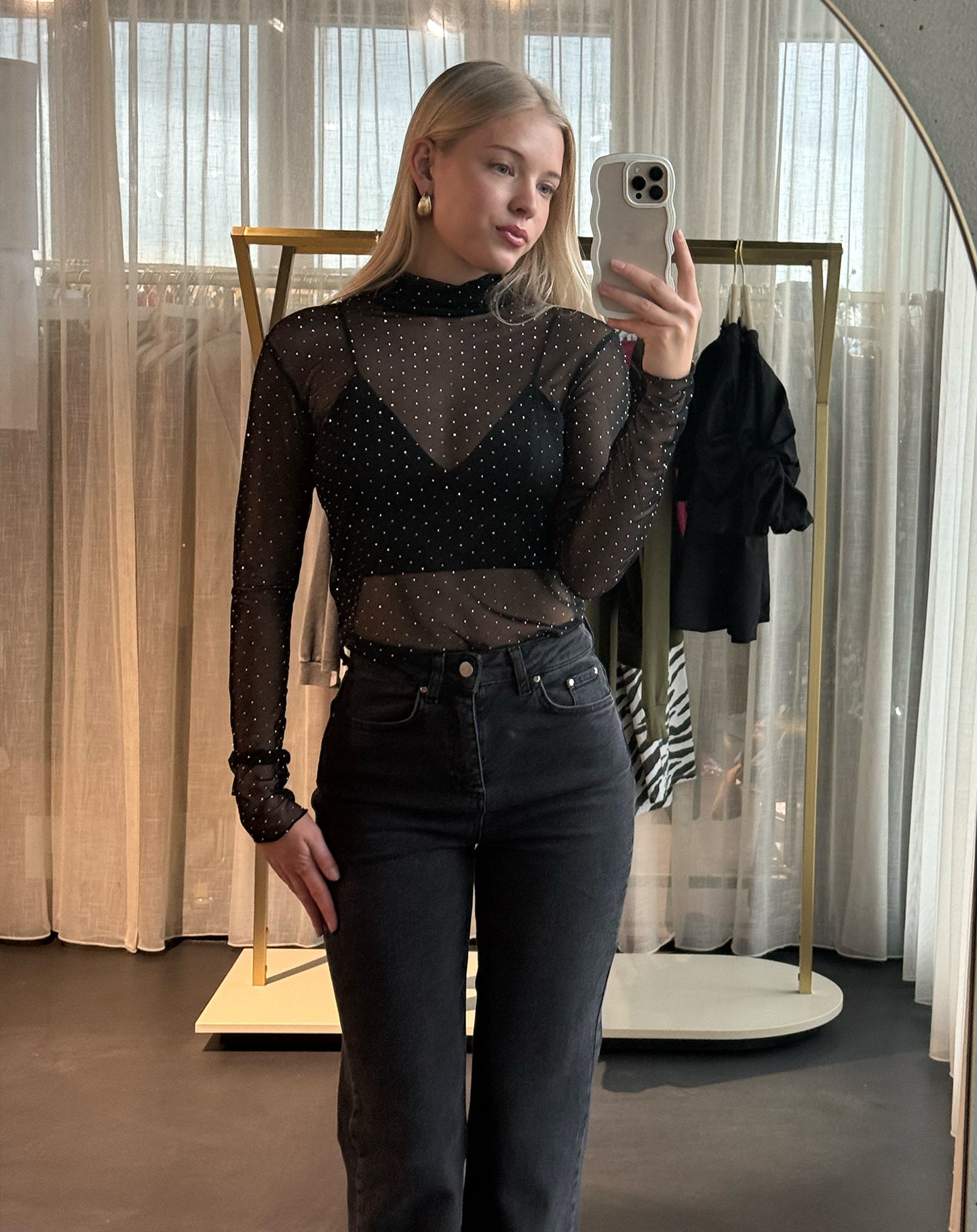 DIAMOND STUDS MESH TOP ZWART