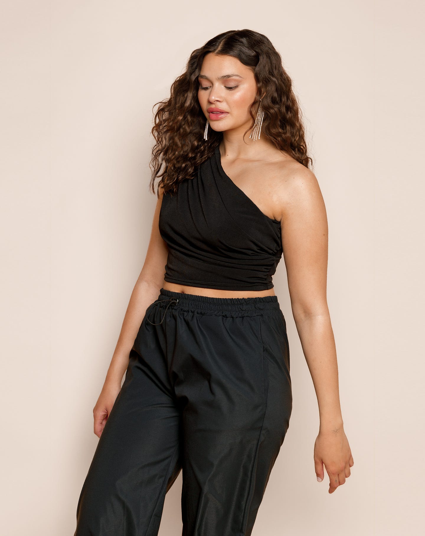 SLEEVELESS RUCHED TOP BLACK