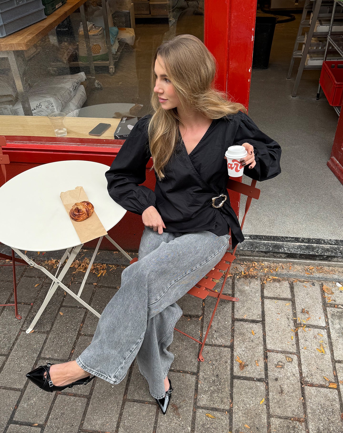 POPLIN WRAP BUCKLE BLOUSE ZWART