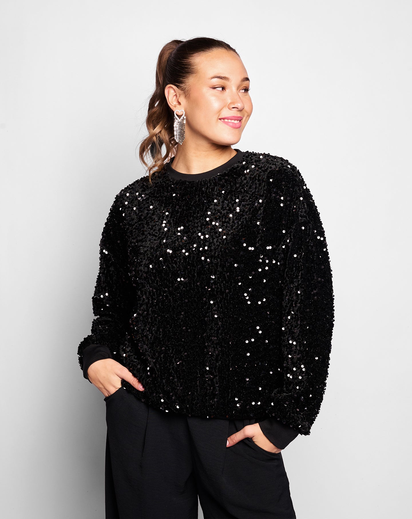 VELVET SEQUINS SWEATER BLACK