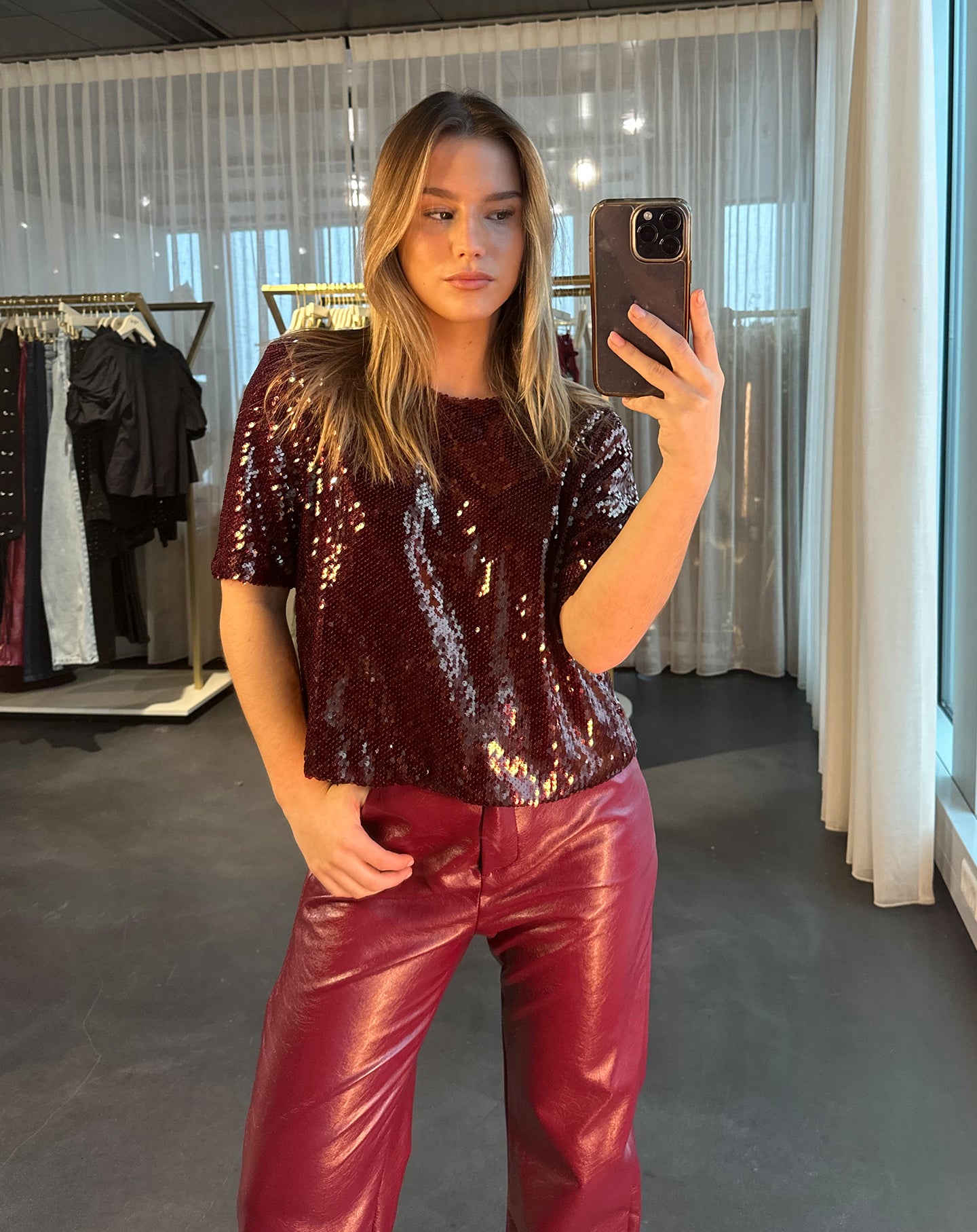 DAHLIA SEQUINS TEE TOP BURGUNDY