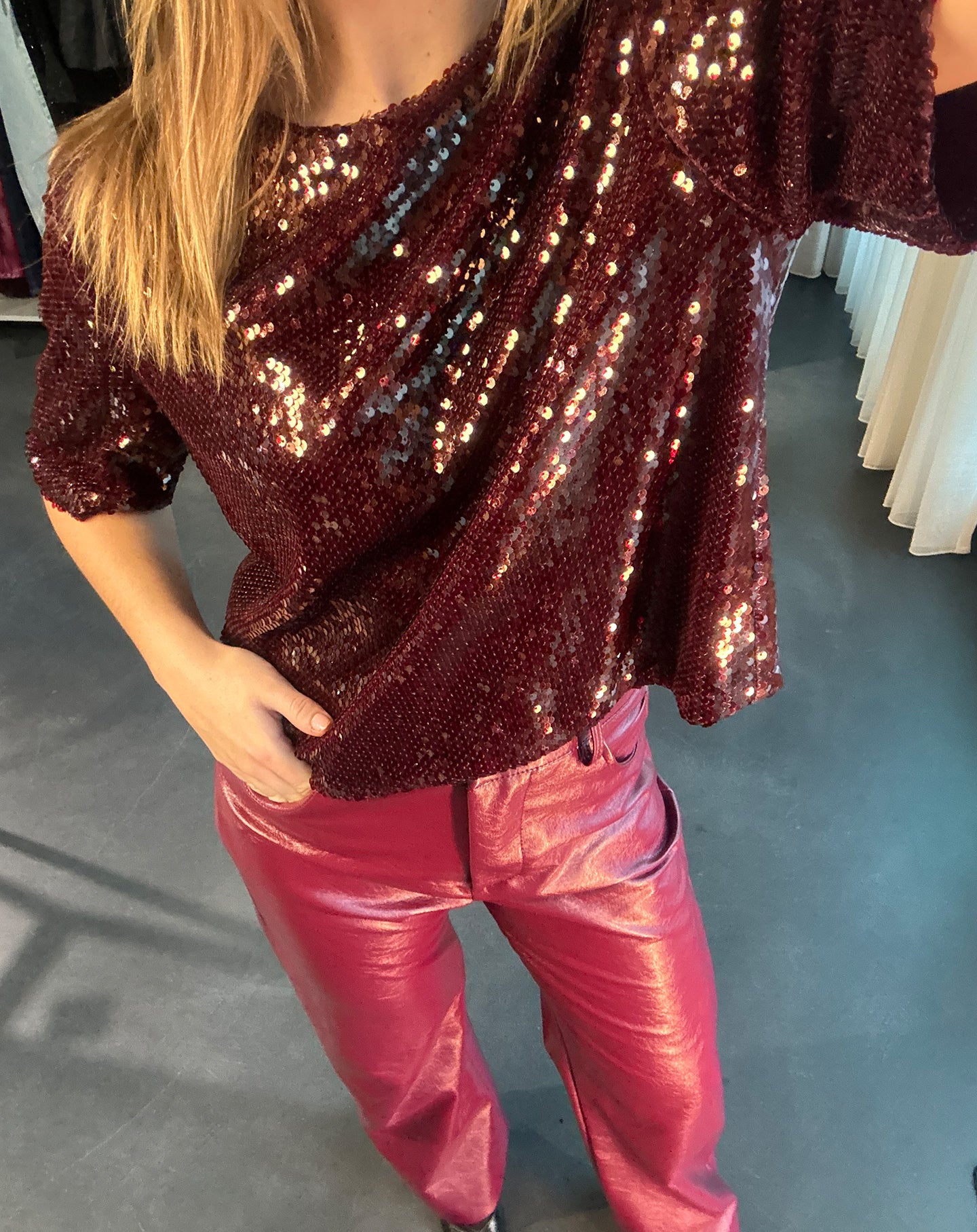 DAHLIA SEQUINS TEE TOP BURGUNDY