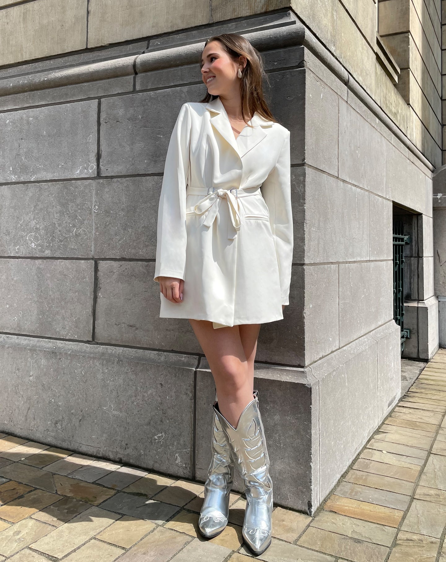 Buzzen Dk Witte Blazerjurk Cream Blazer Oversized Blazer Petite White Blazer Dress REBECCAH Flared Sleeve Blazer Buzzen Dk Witte Blazerjurk Cream Blazer Oversized Blazer Petite White Blazer Dress REBECCAH Flared Sleeve Blazer