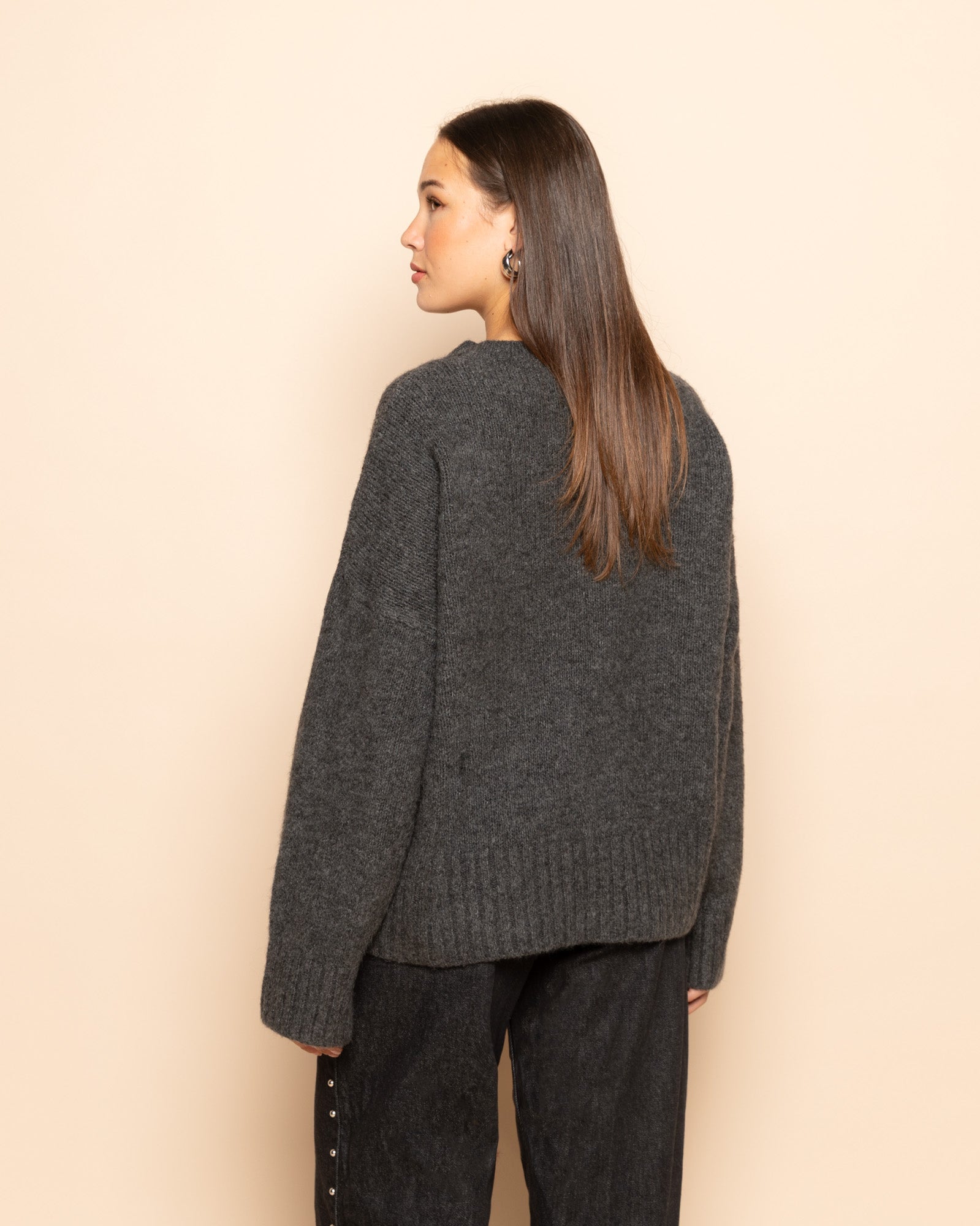 BIANCA BOXY KNIT DONKERGRIJS