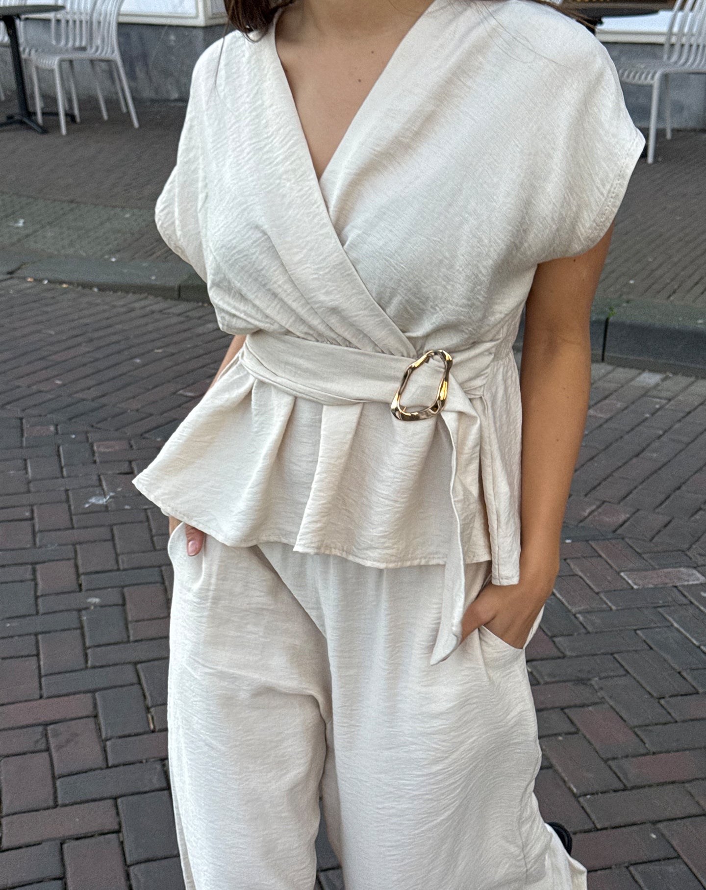 ZAYA VISCOSE BUCKLE TOP BEIGE