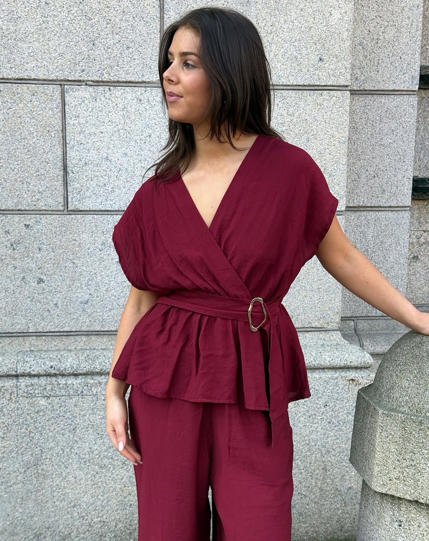 ZAYA VISCOSE BUCKLE TOP BURGUNDY