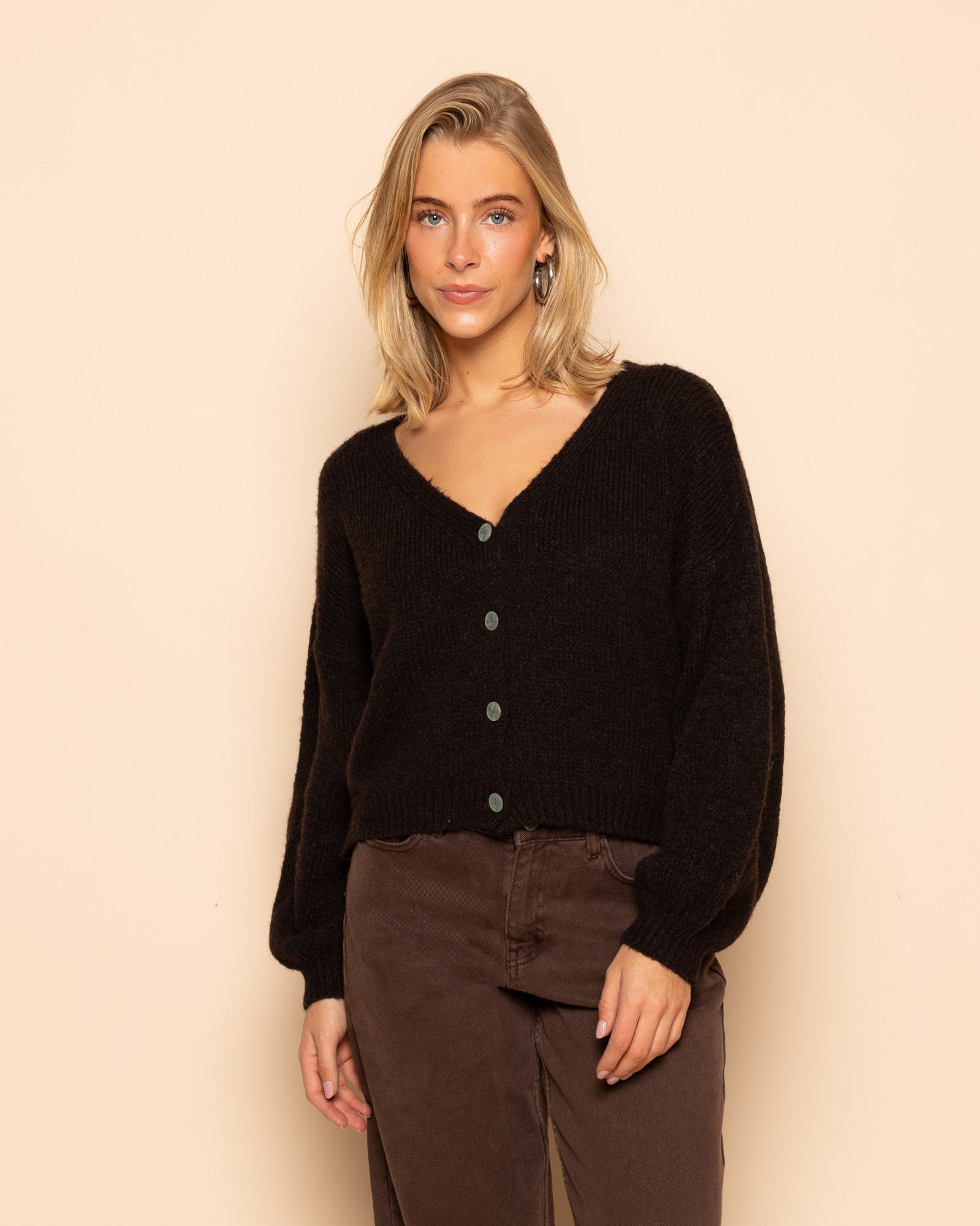 JOLIE V-NECK CARDIGAN DONKERBRUIN