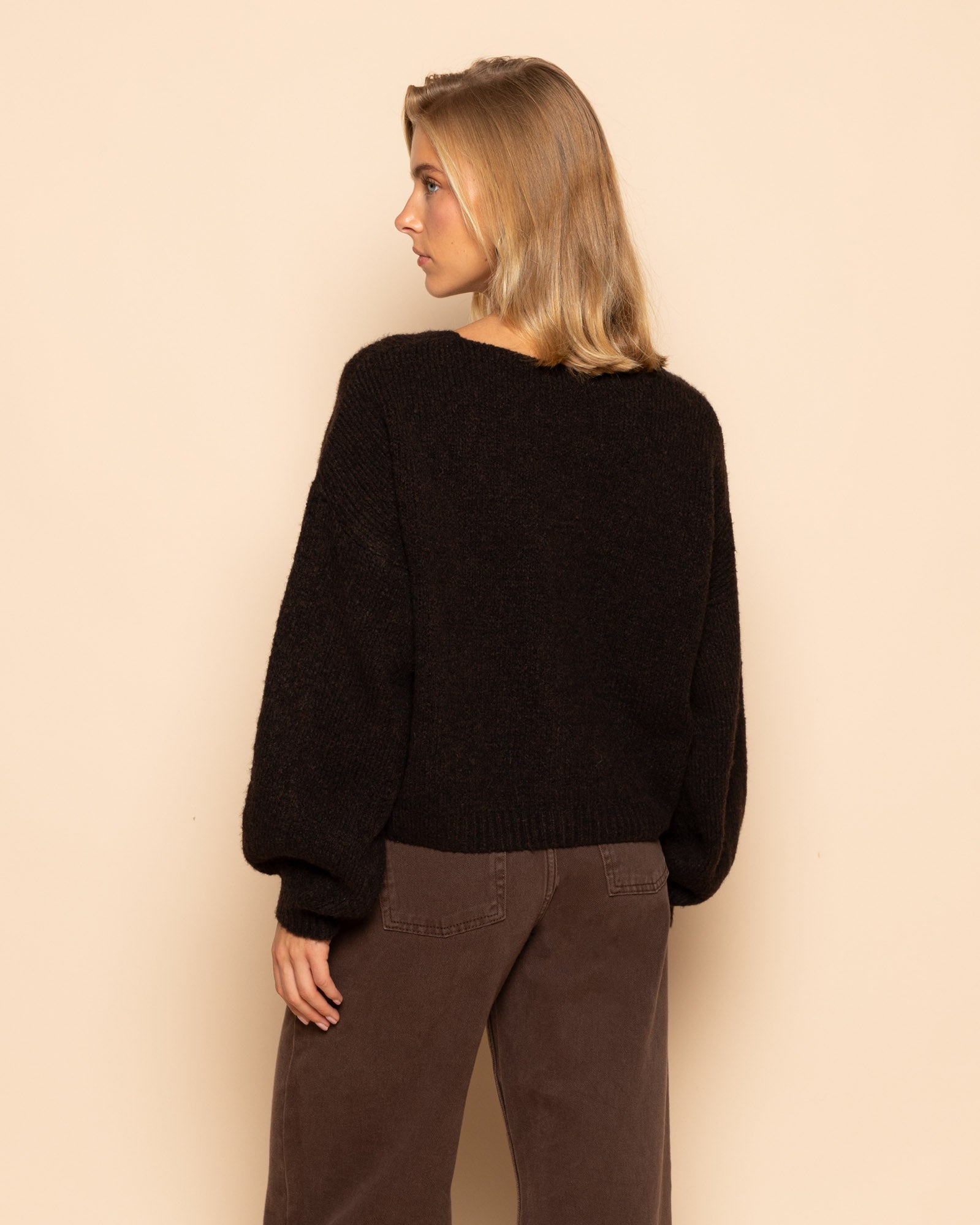 JOLIE V-NECK CARDIGAN DONKERBRUIN