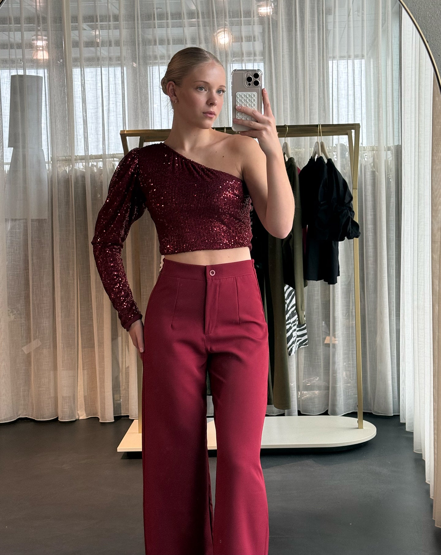 SEQUINS ONE SHOULDER TOP BURGUNDY